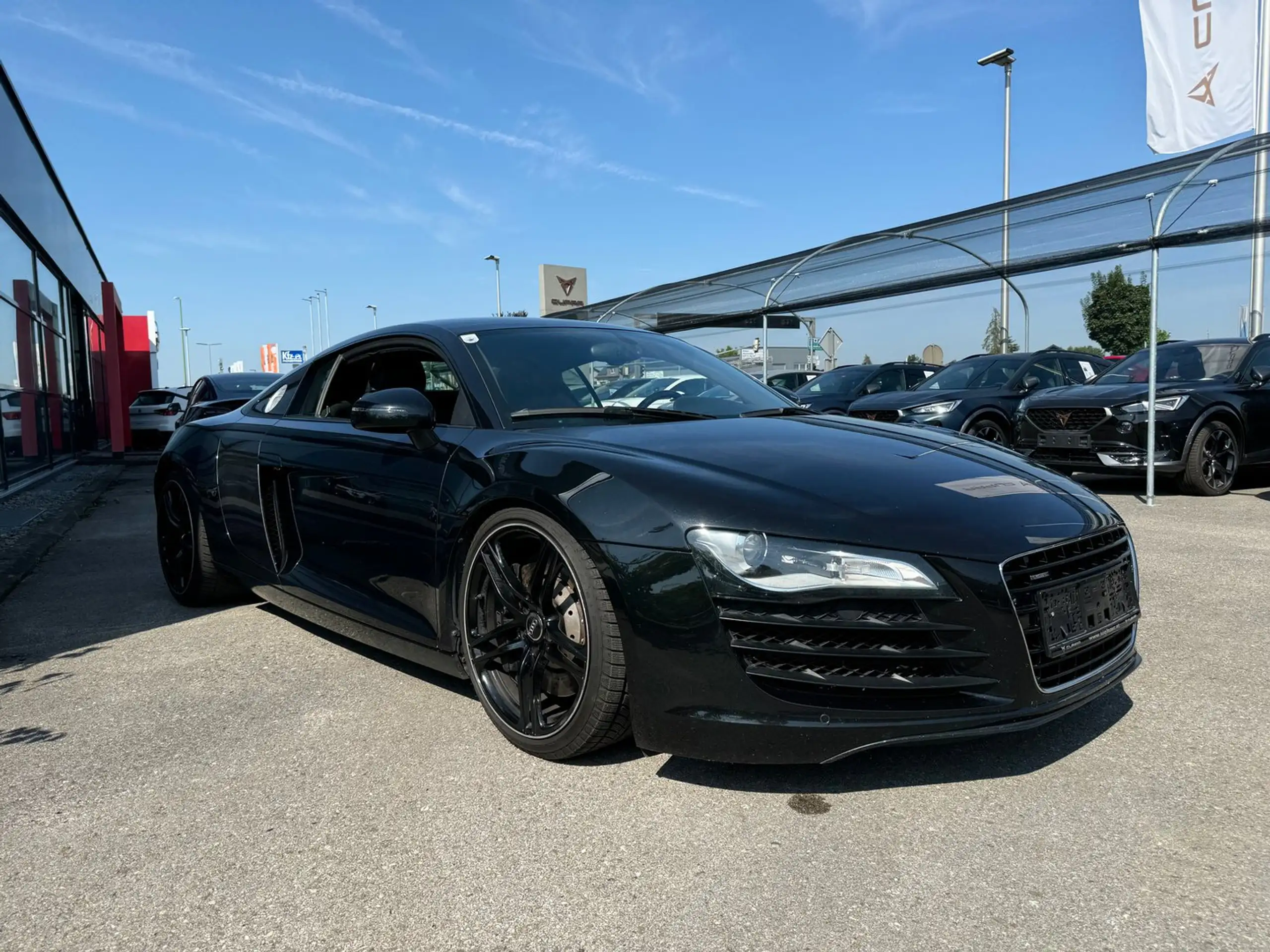 Audi - R8