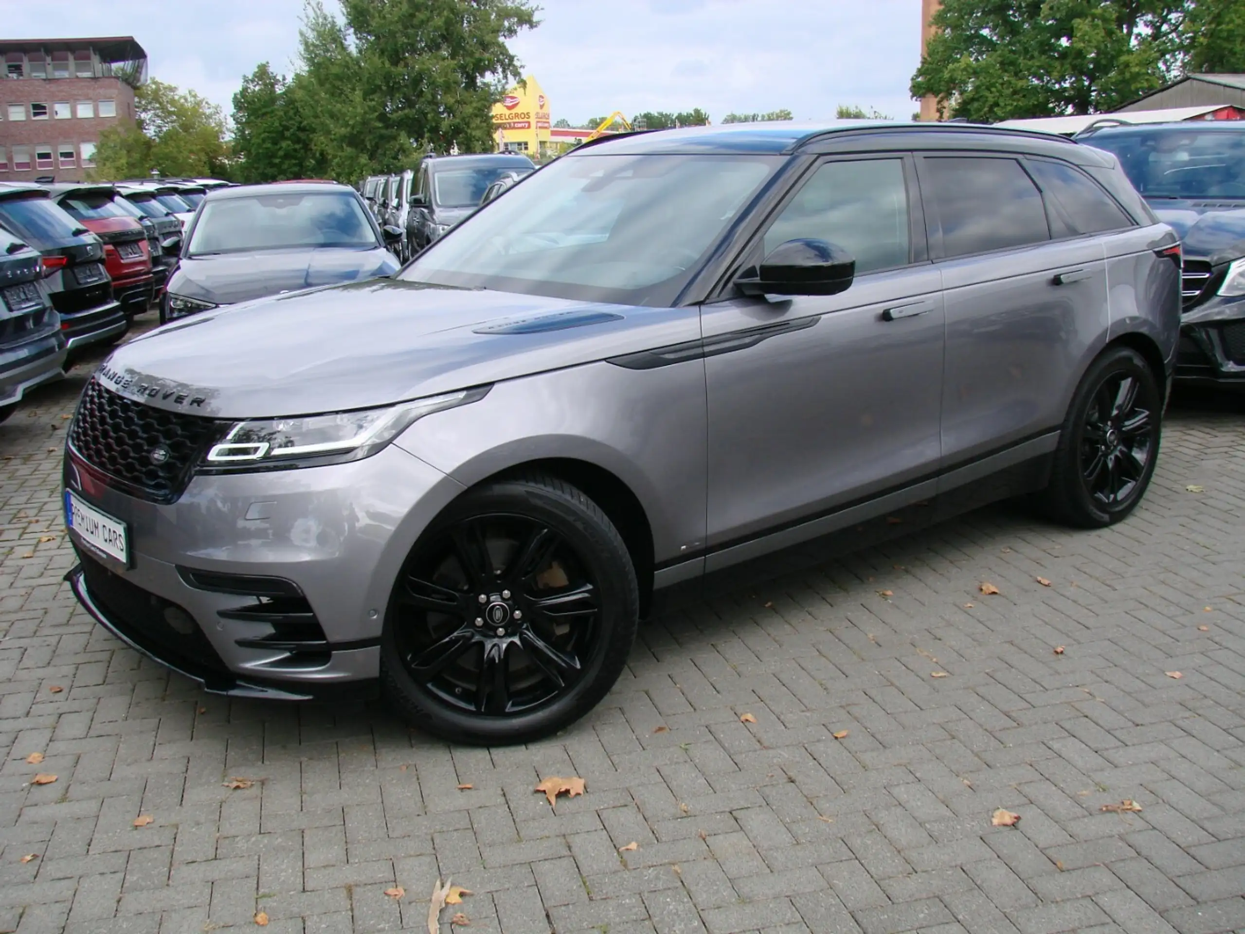 Land Rover - Range Rover Velar