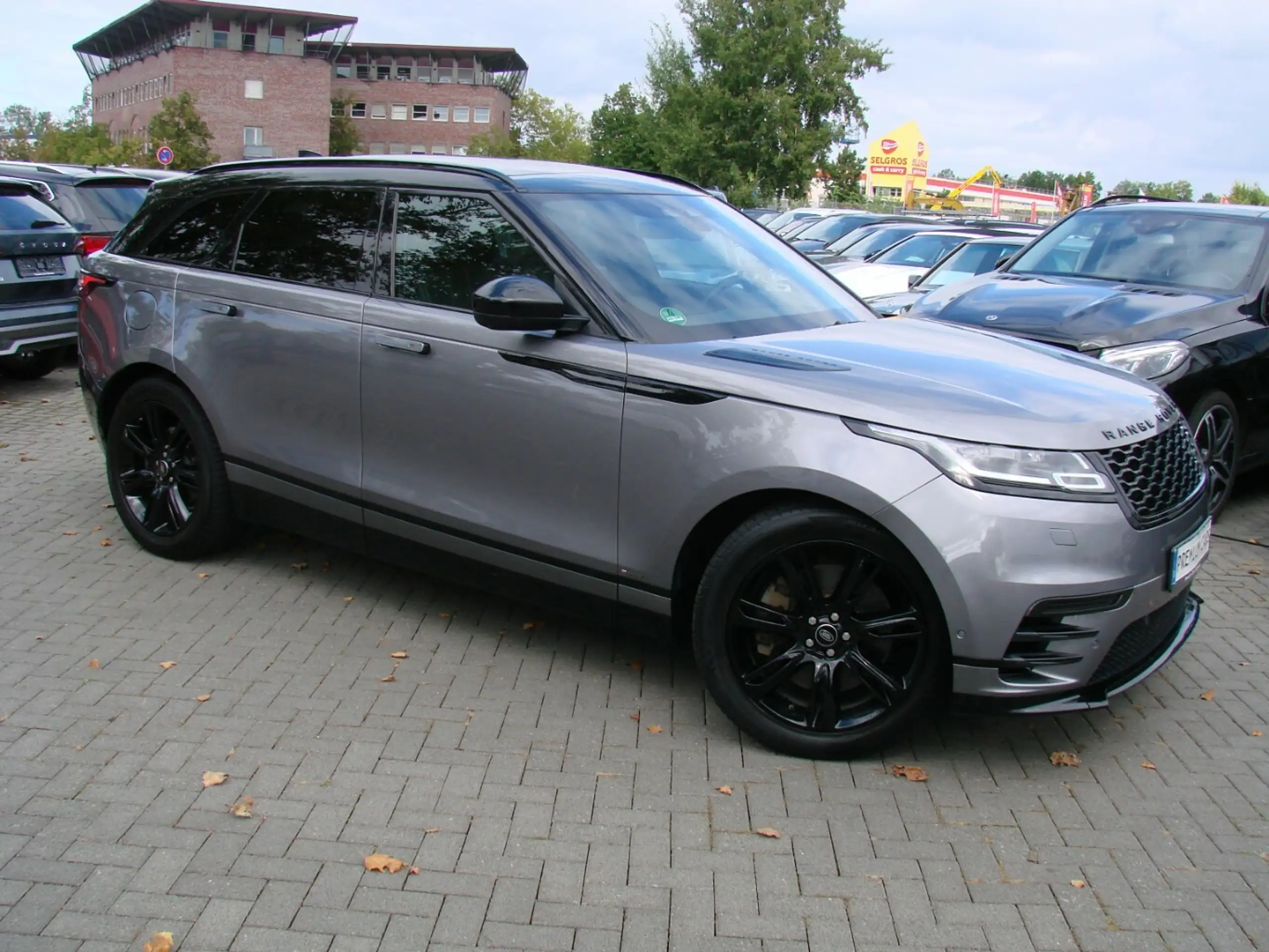 Land Rover - Range Rover Velar