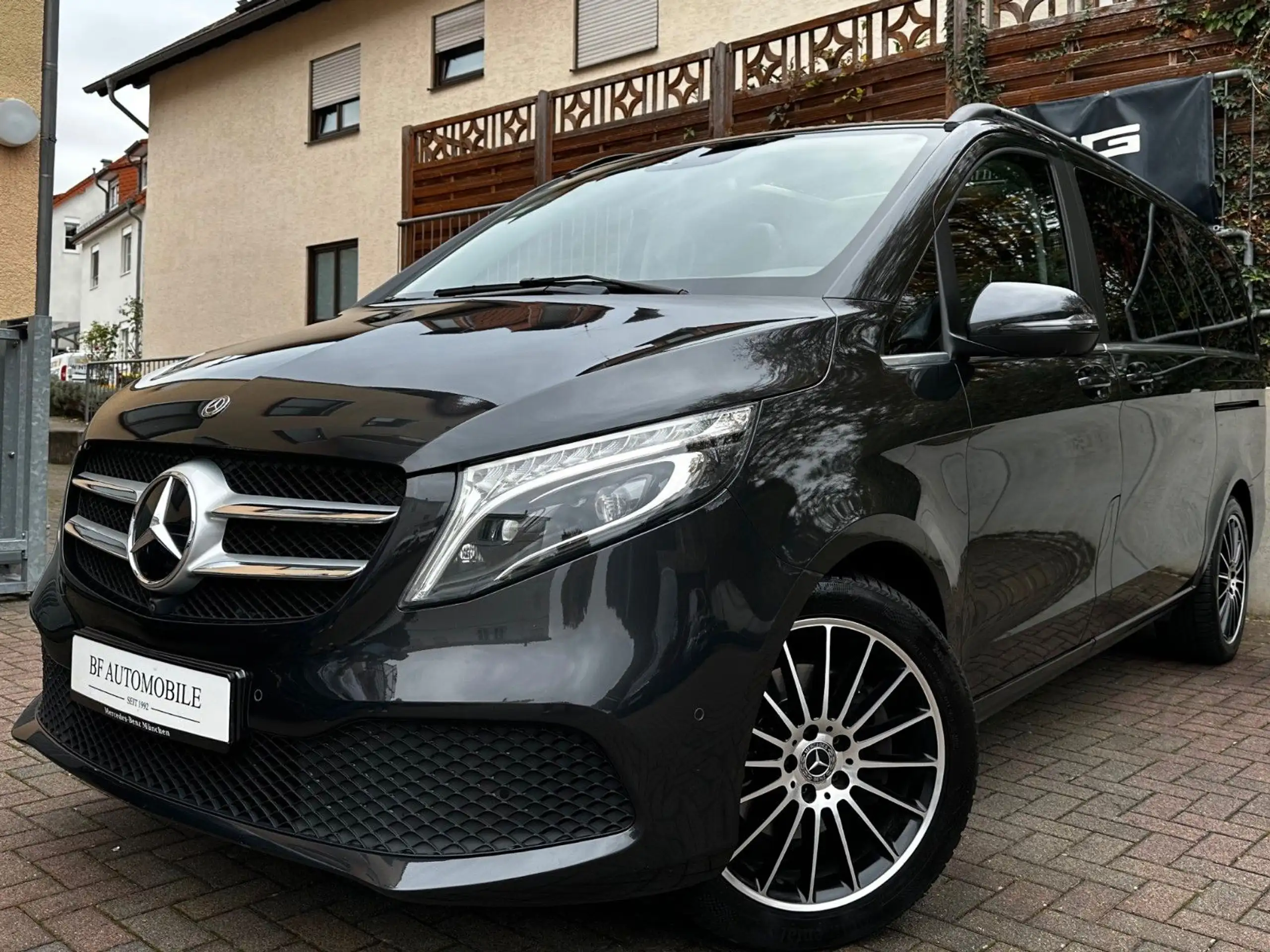 Mercedes-Benz - V 250