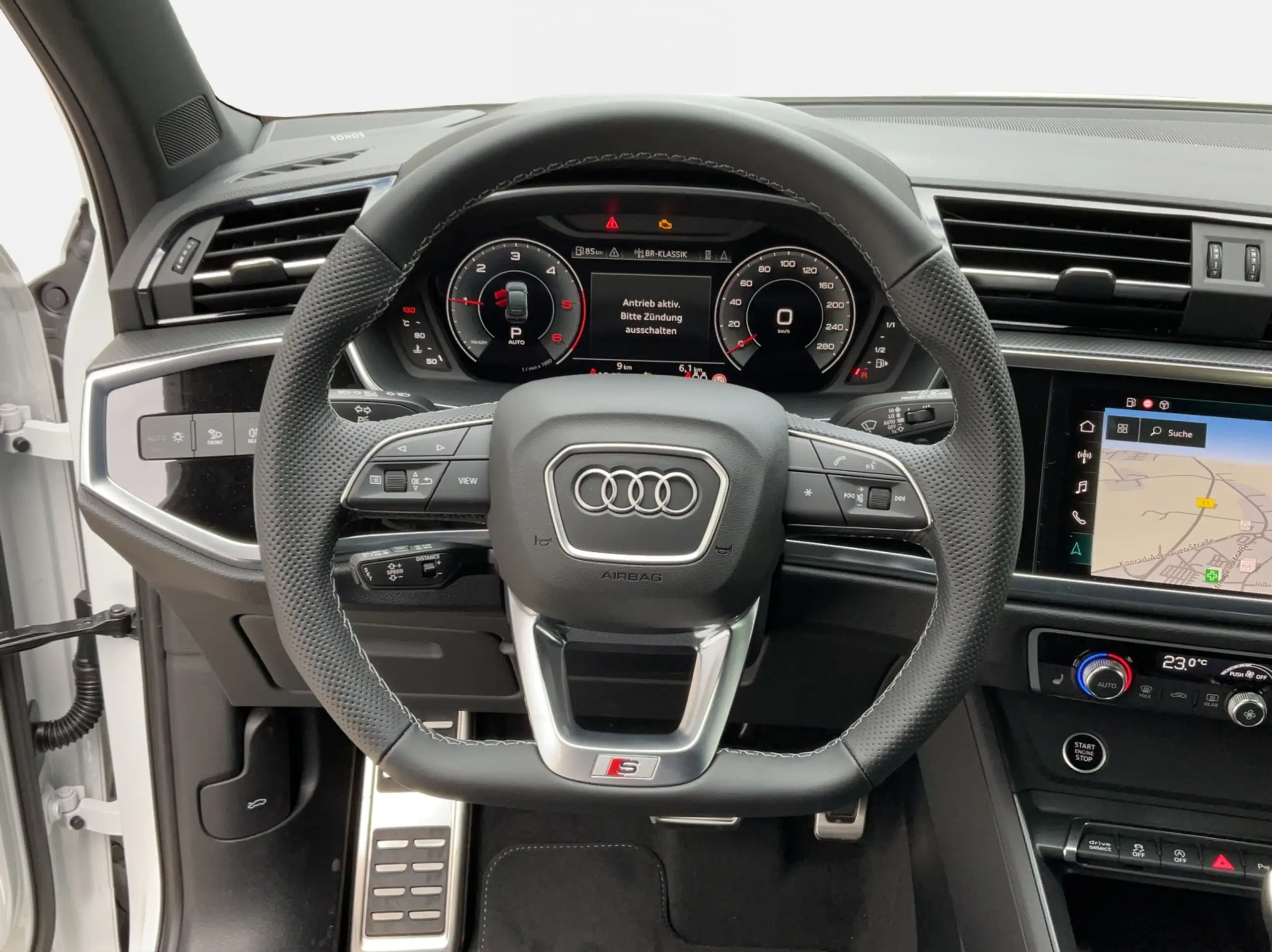 Audi - Q3