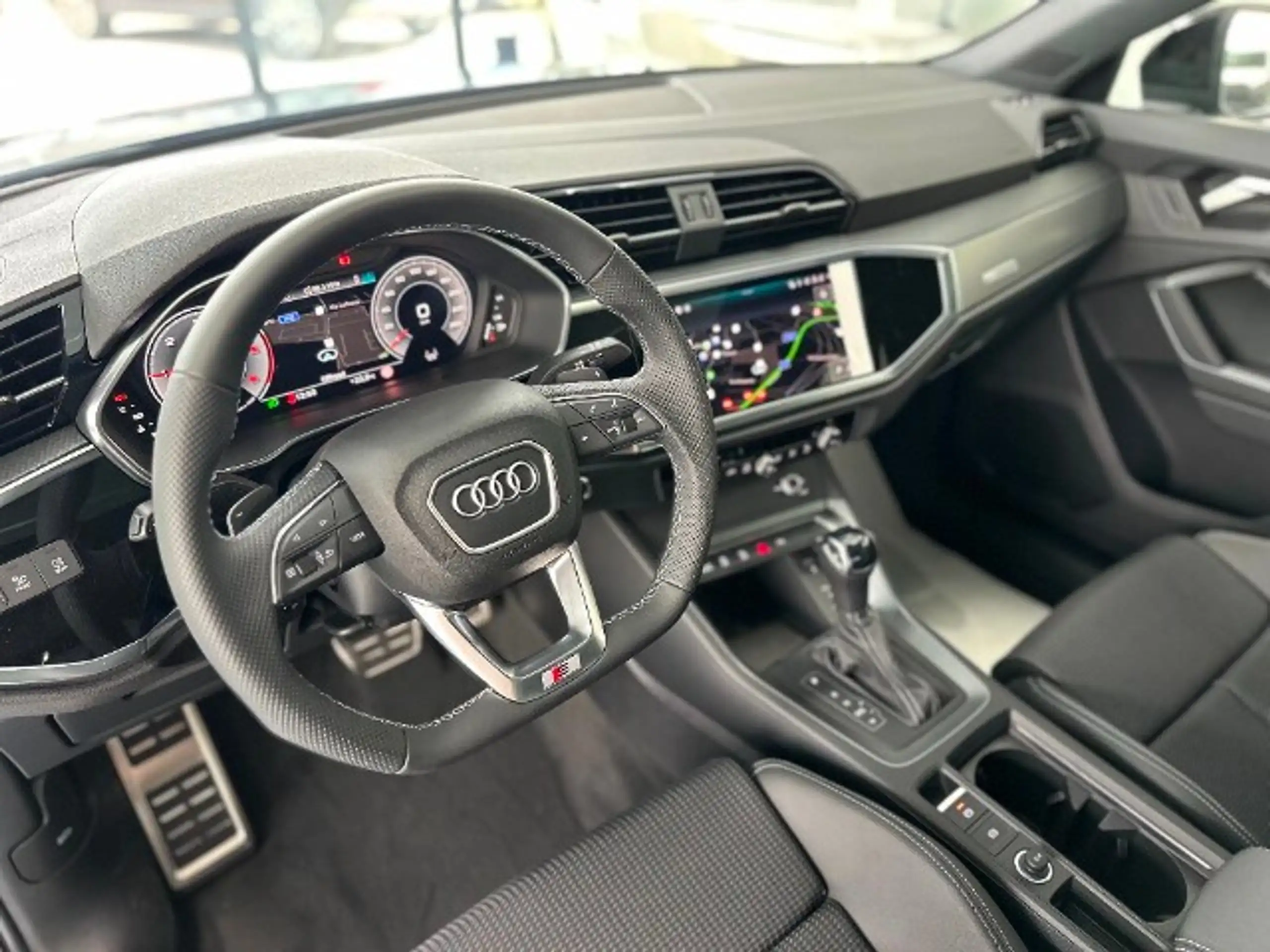 Audi - Q3