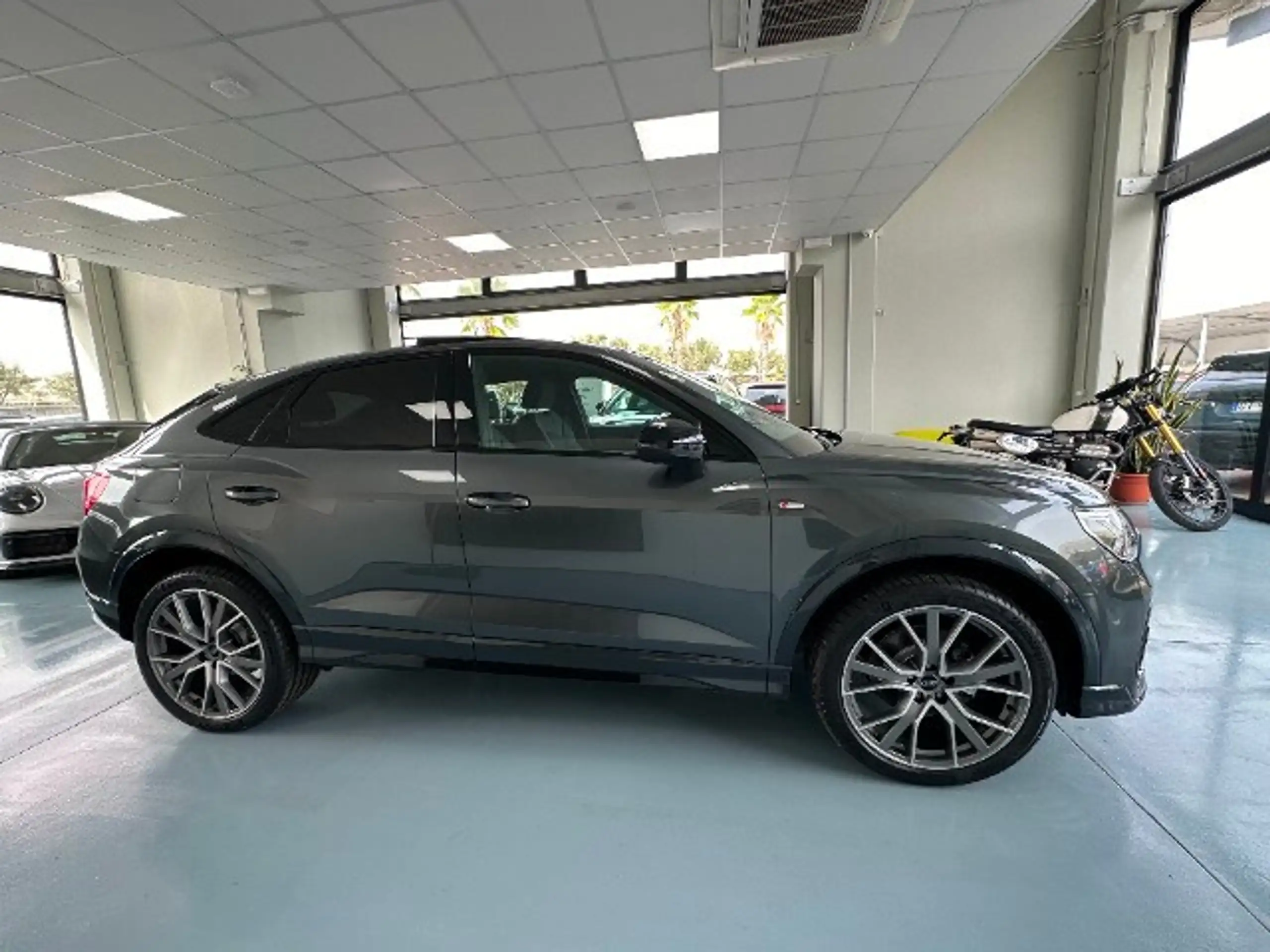 Audi - Q3