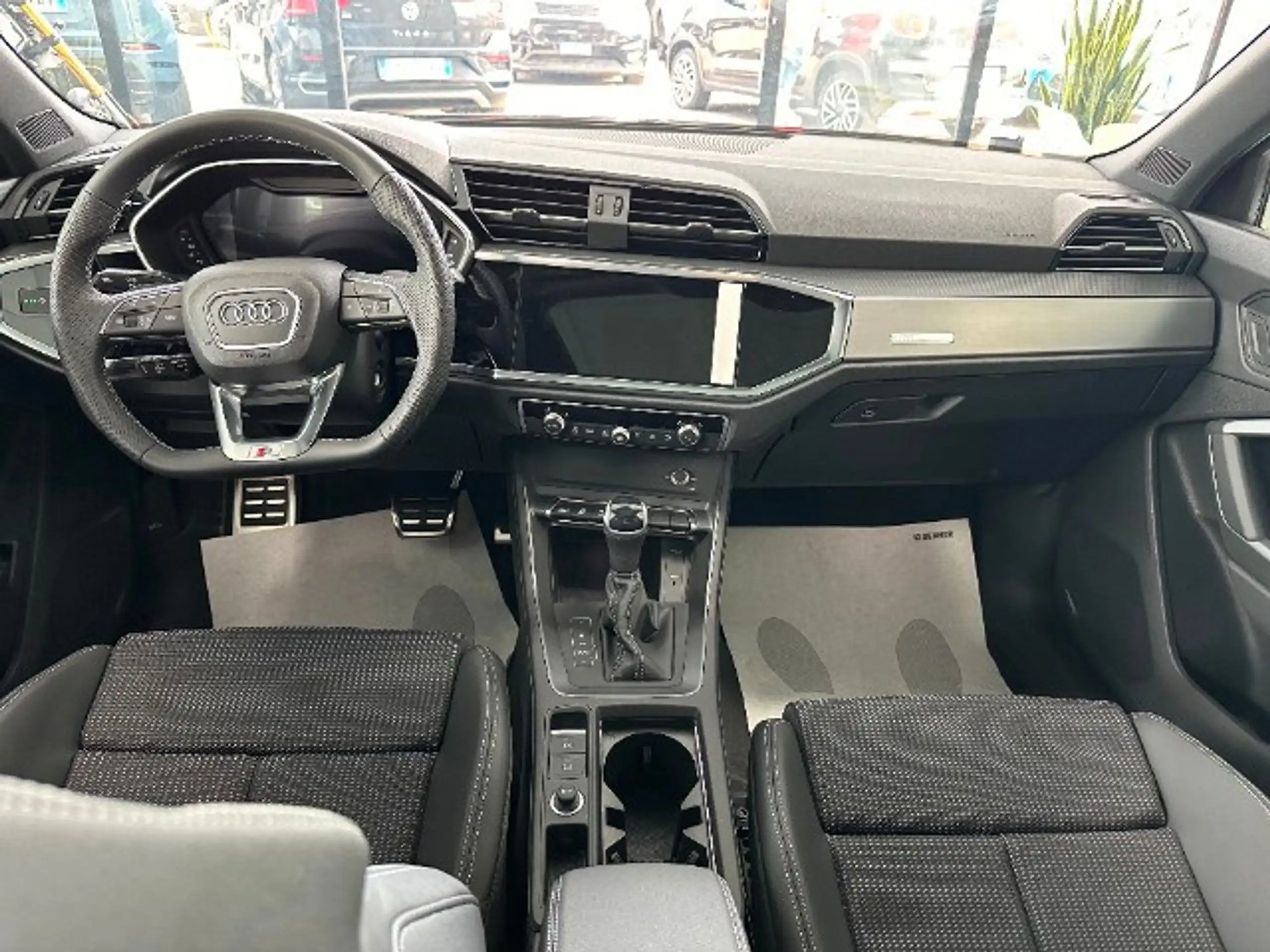 Audi - Q3