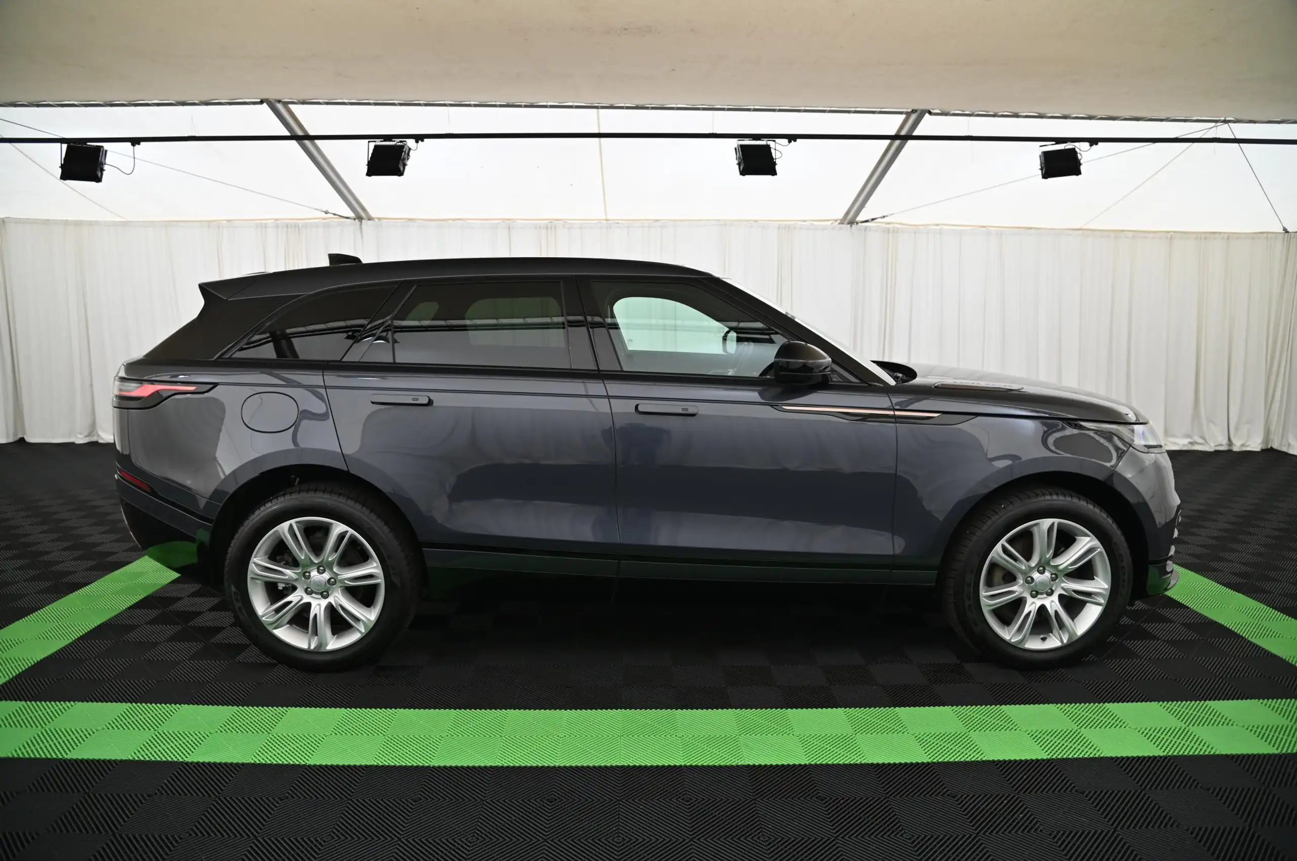 Land Rover - Range Rover Velar