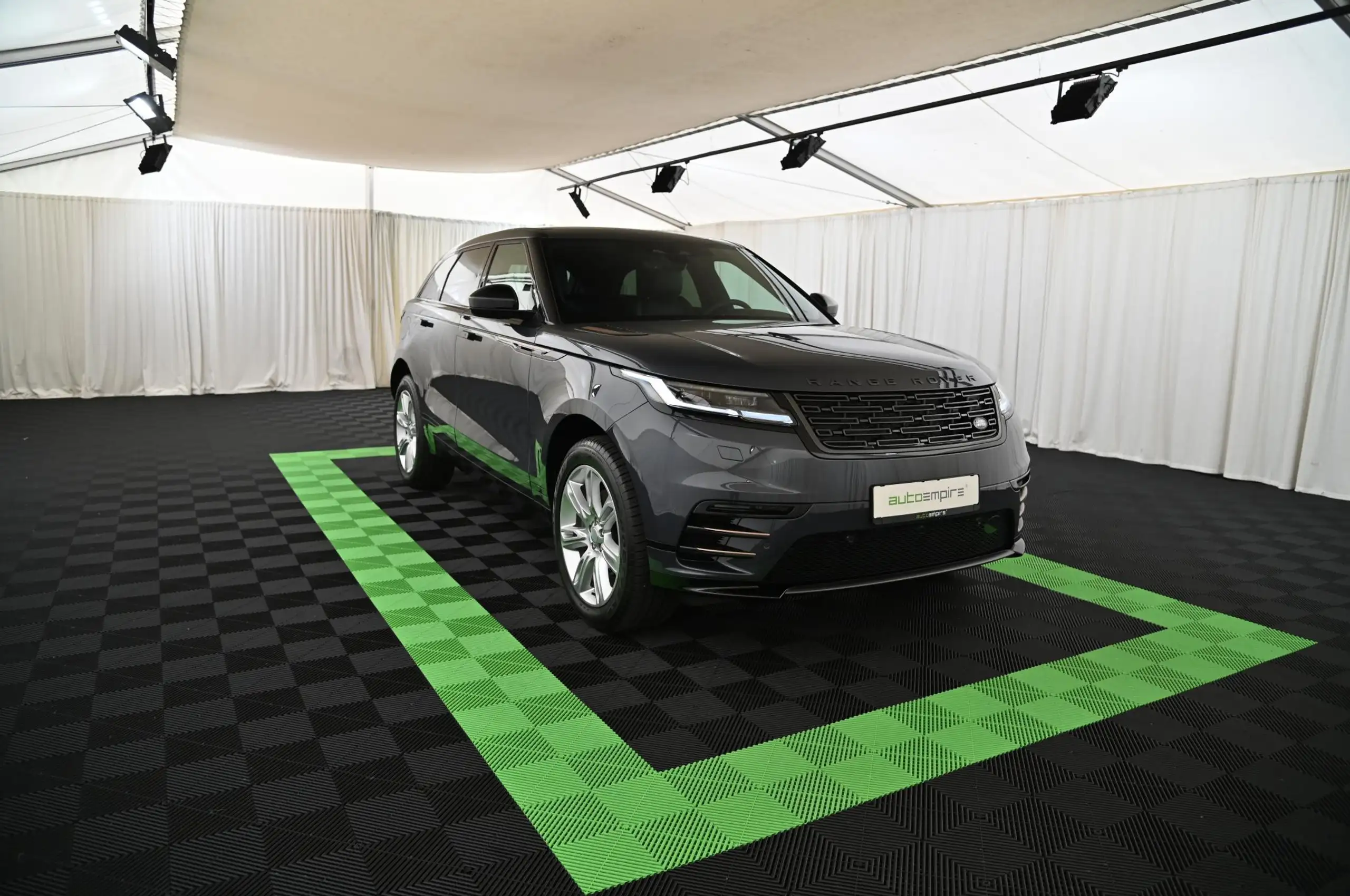 Land Rover - Range Rover Velar