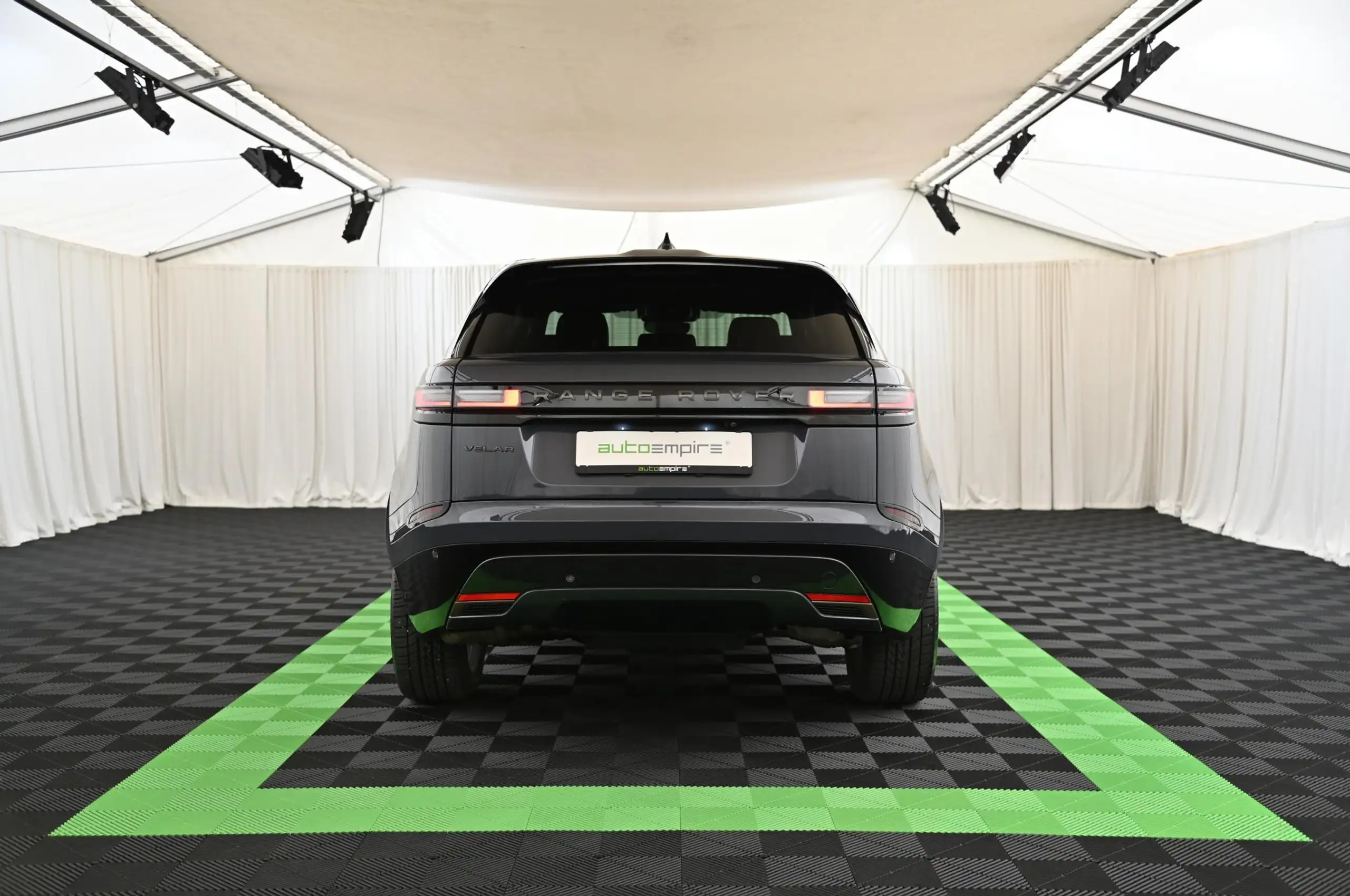 Land Rover - Range Rover Velar