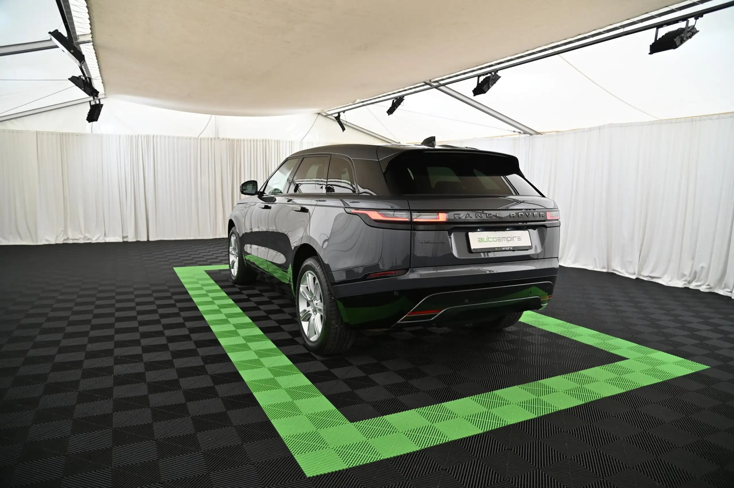 Land Rover - Range Rover Velar