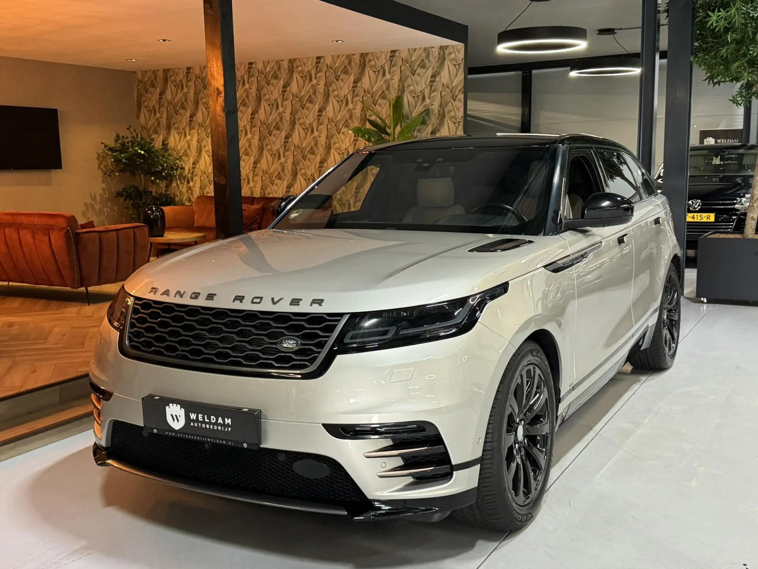 Land Rover - Range Rover Velar