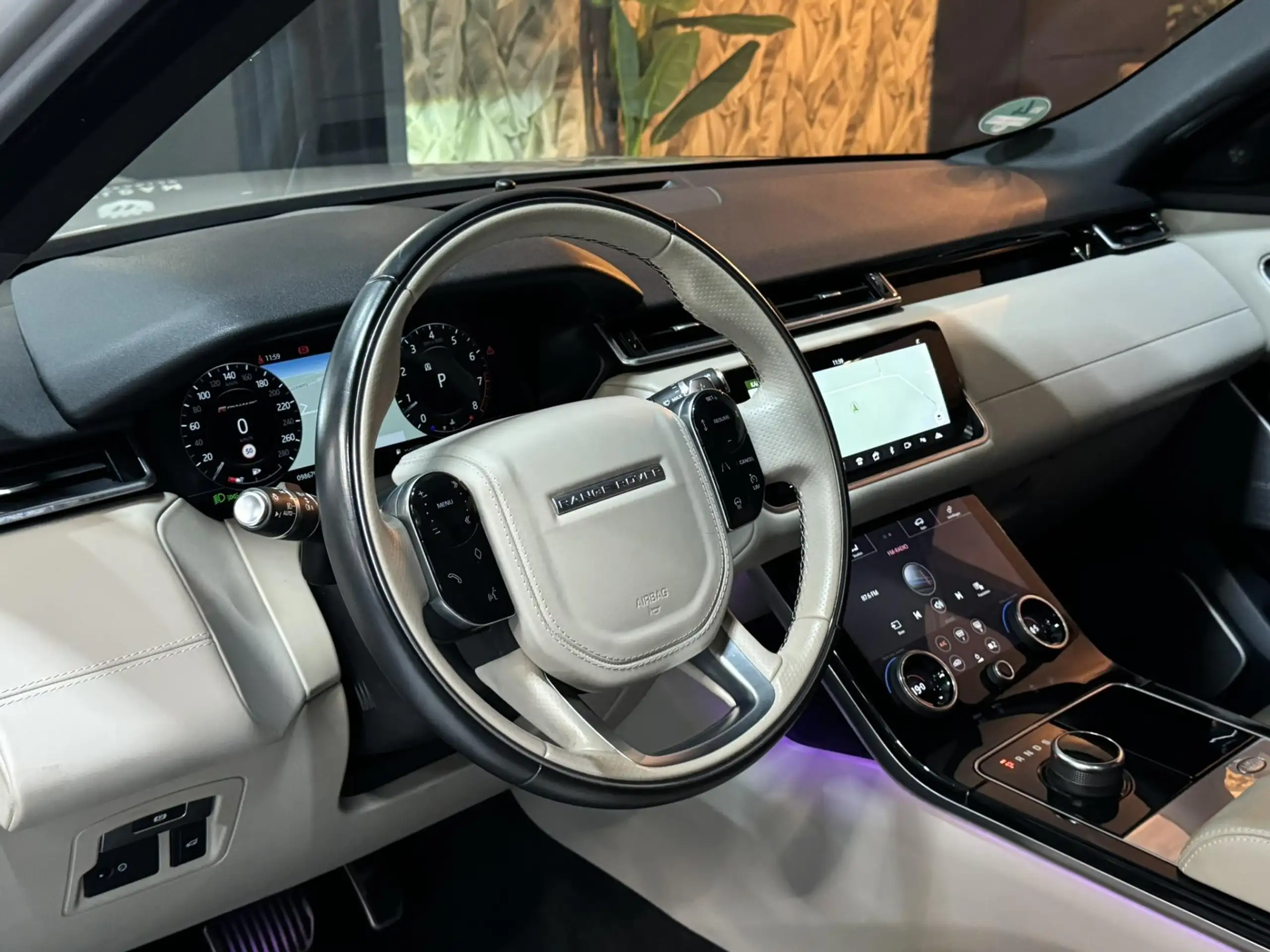 Land Rover - Range Rover Velar