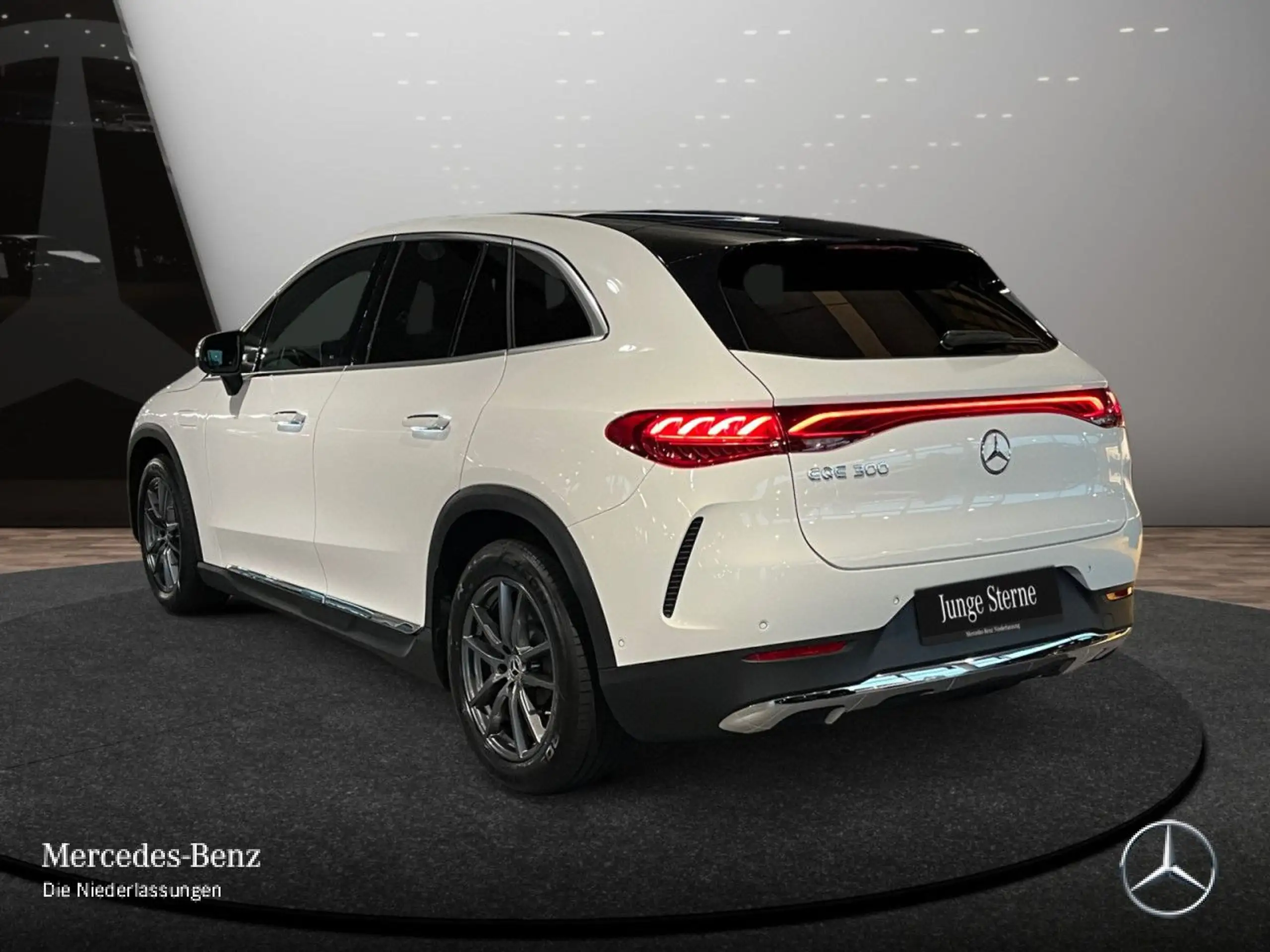 Mercedes-Benz - EQE SUV