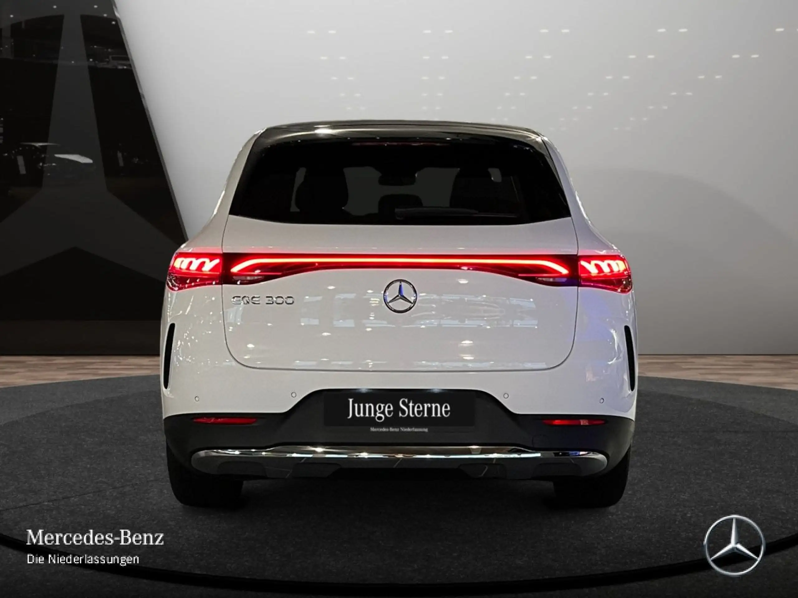 Mercedes-Benz - EQE SUV