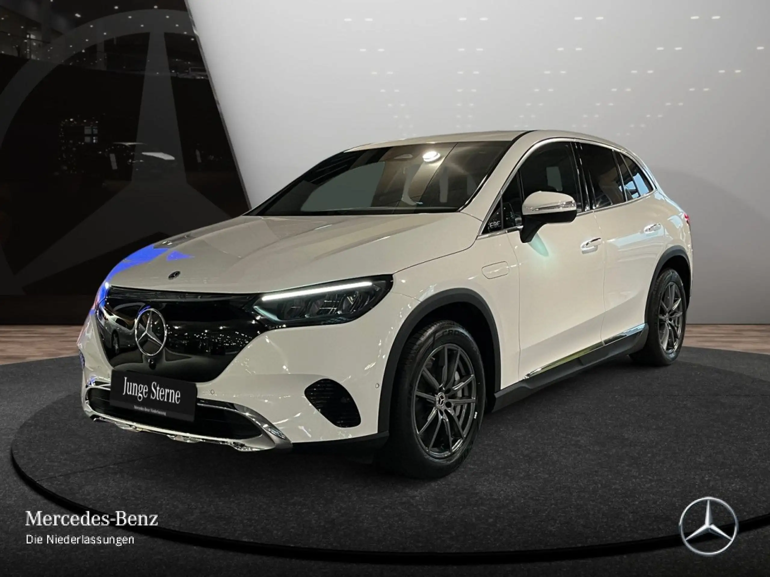 Mercedes-Benz - EQE SUV