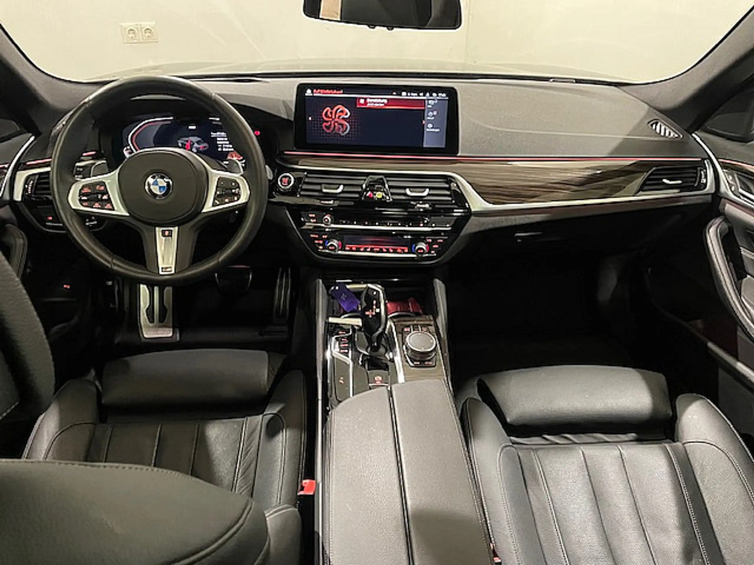 BMW - 530