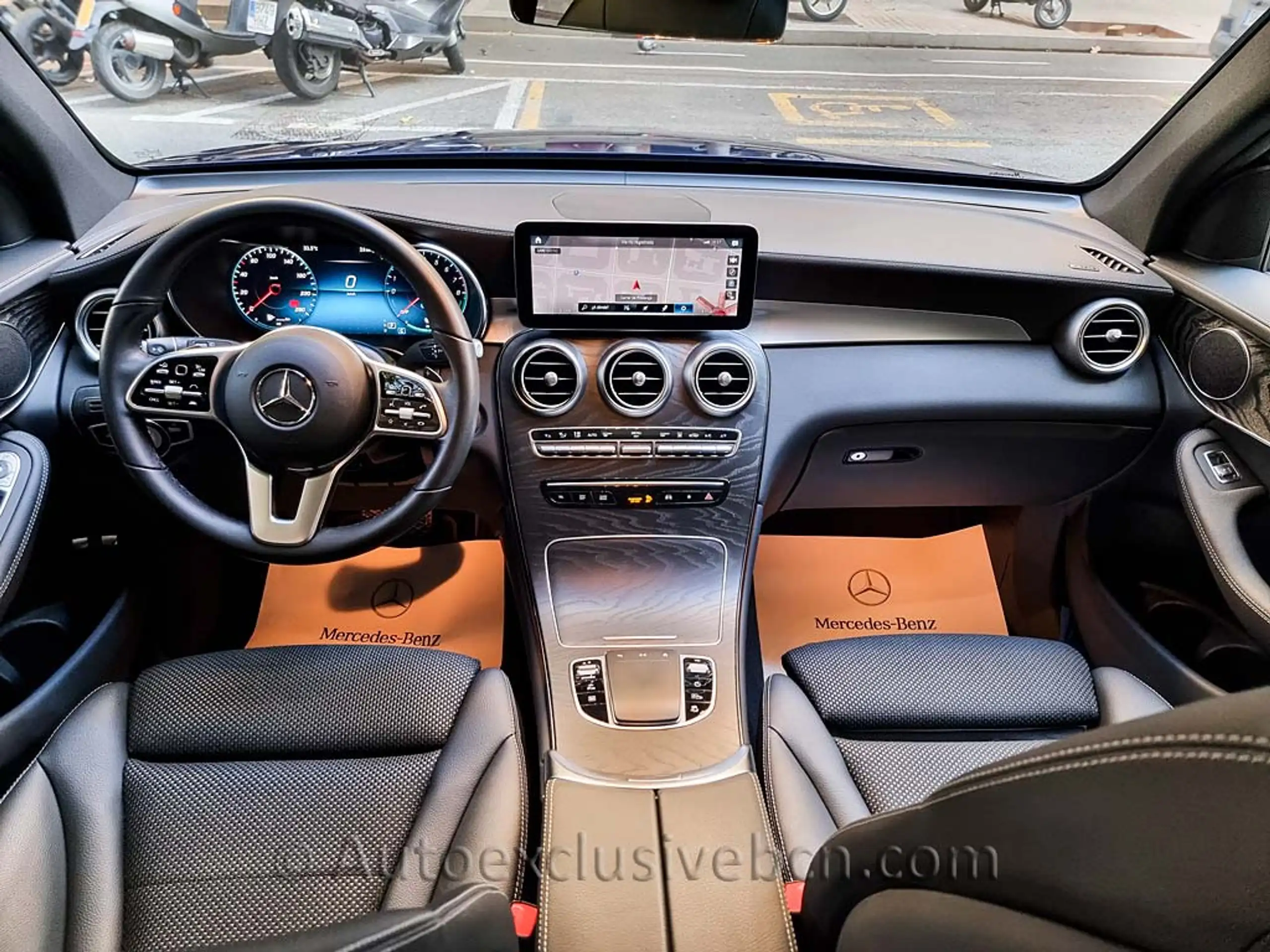 Mercedes-Benz - GLC 300