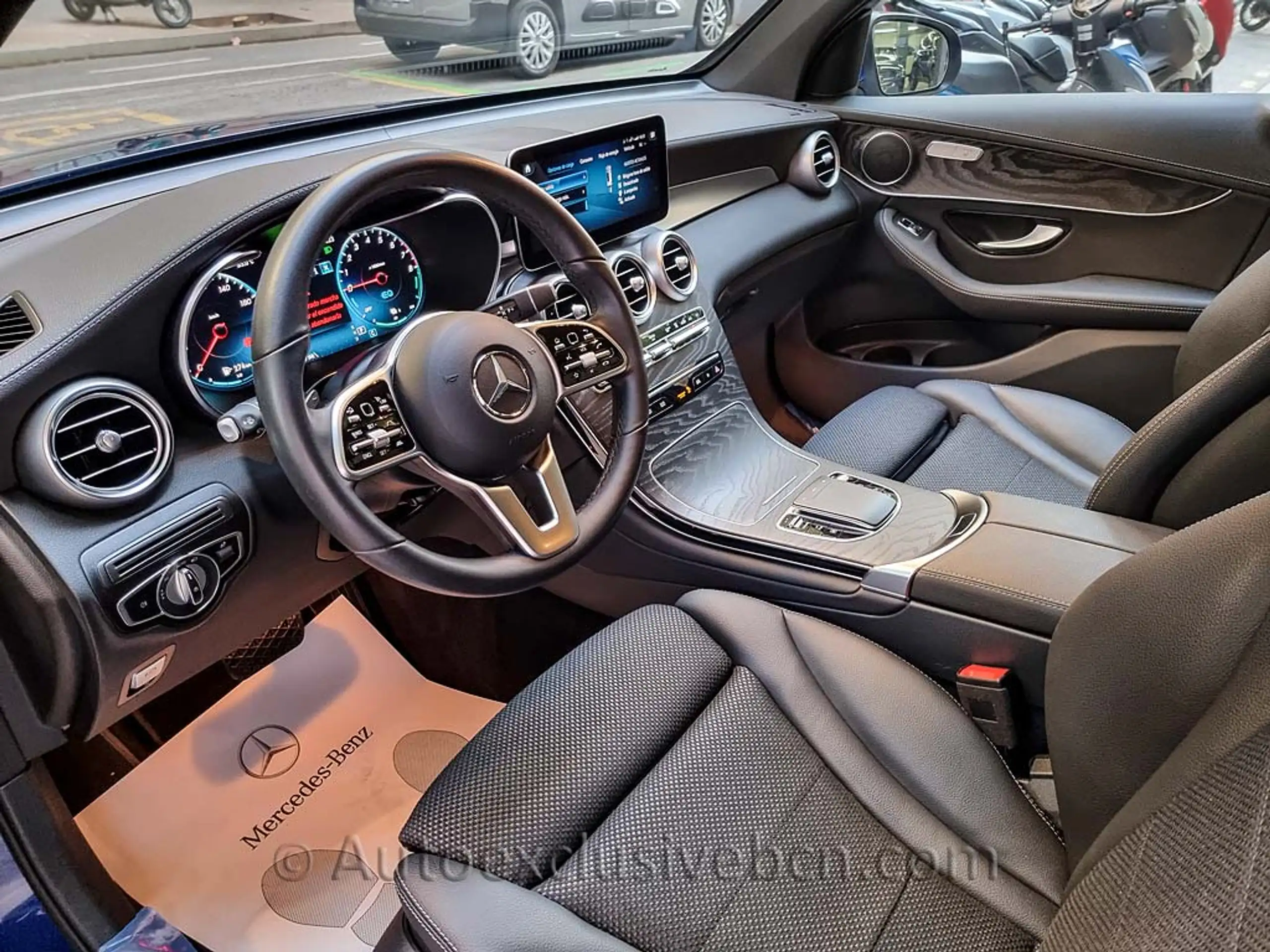 Mercedes-Benz - GLC 300