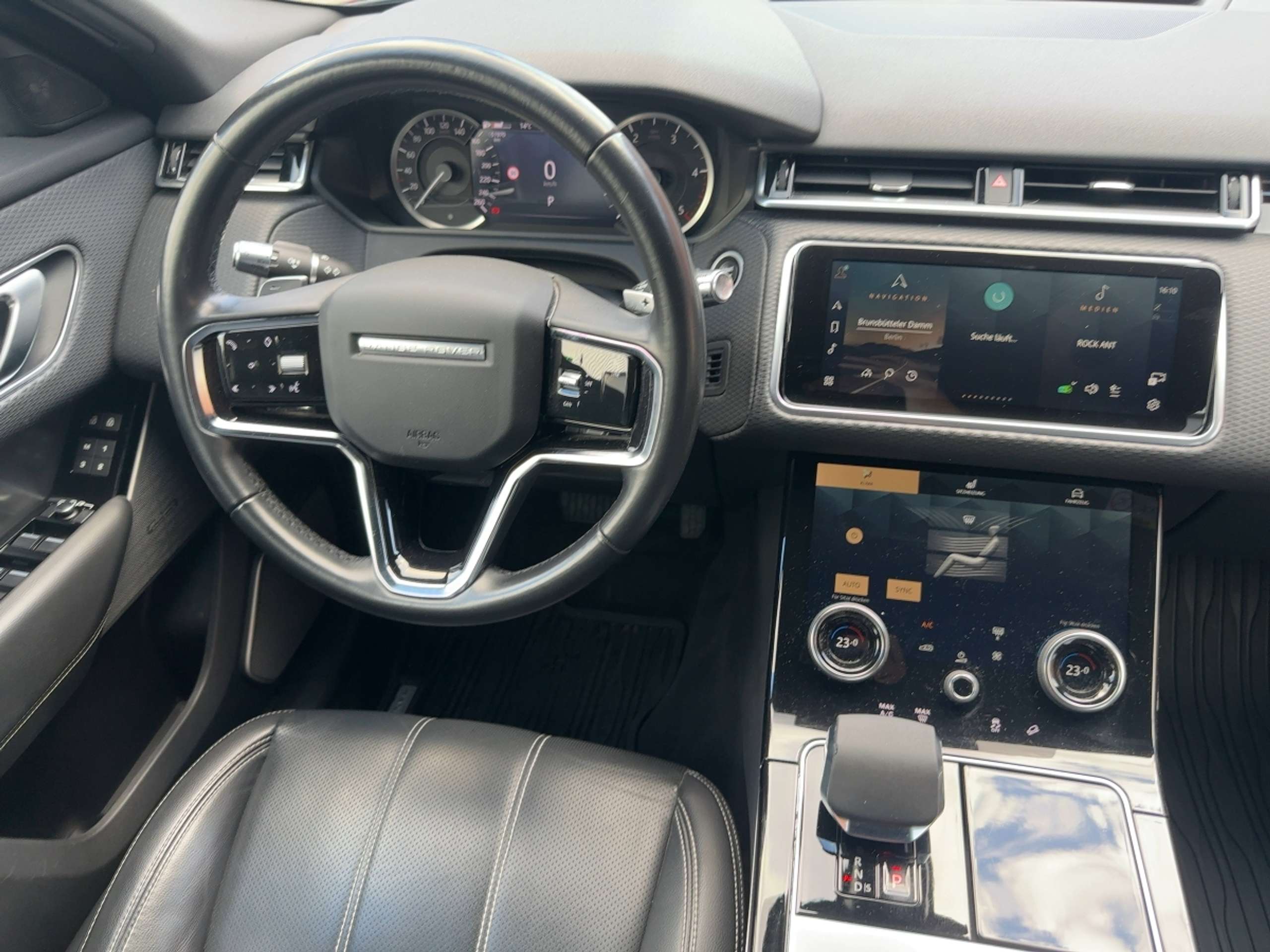 Land Rover - Range Rover Velar