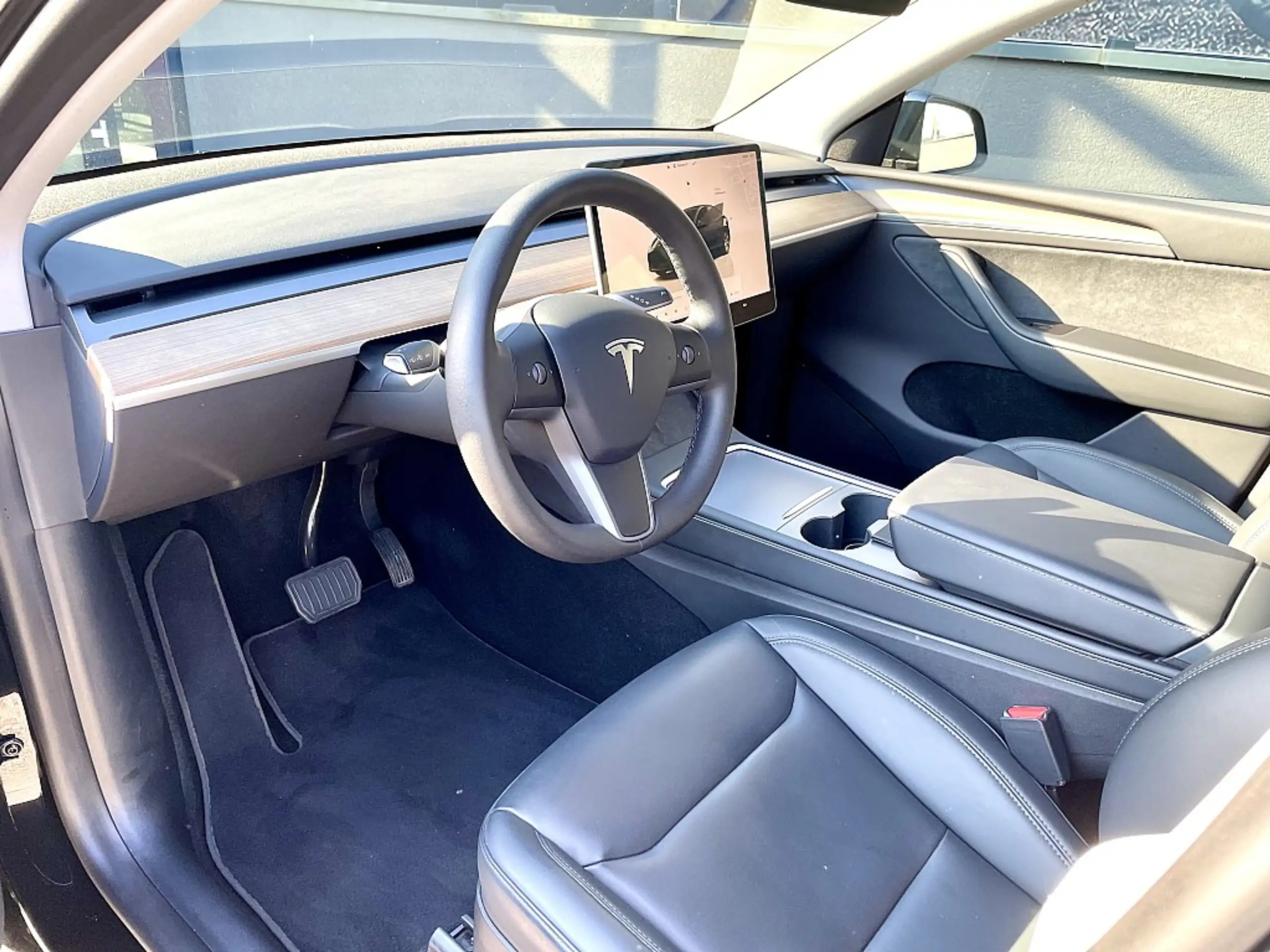 Tesla - Model Y