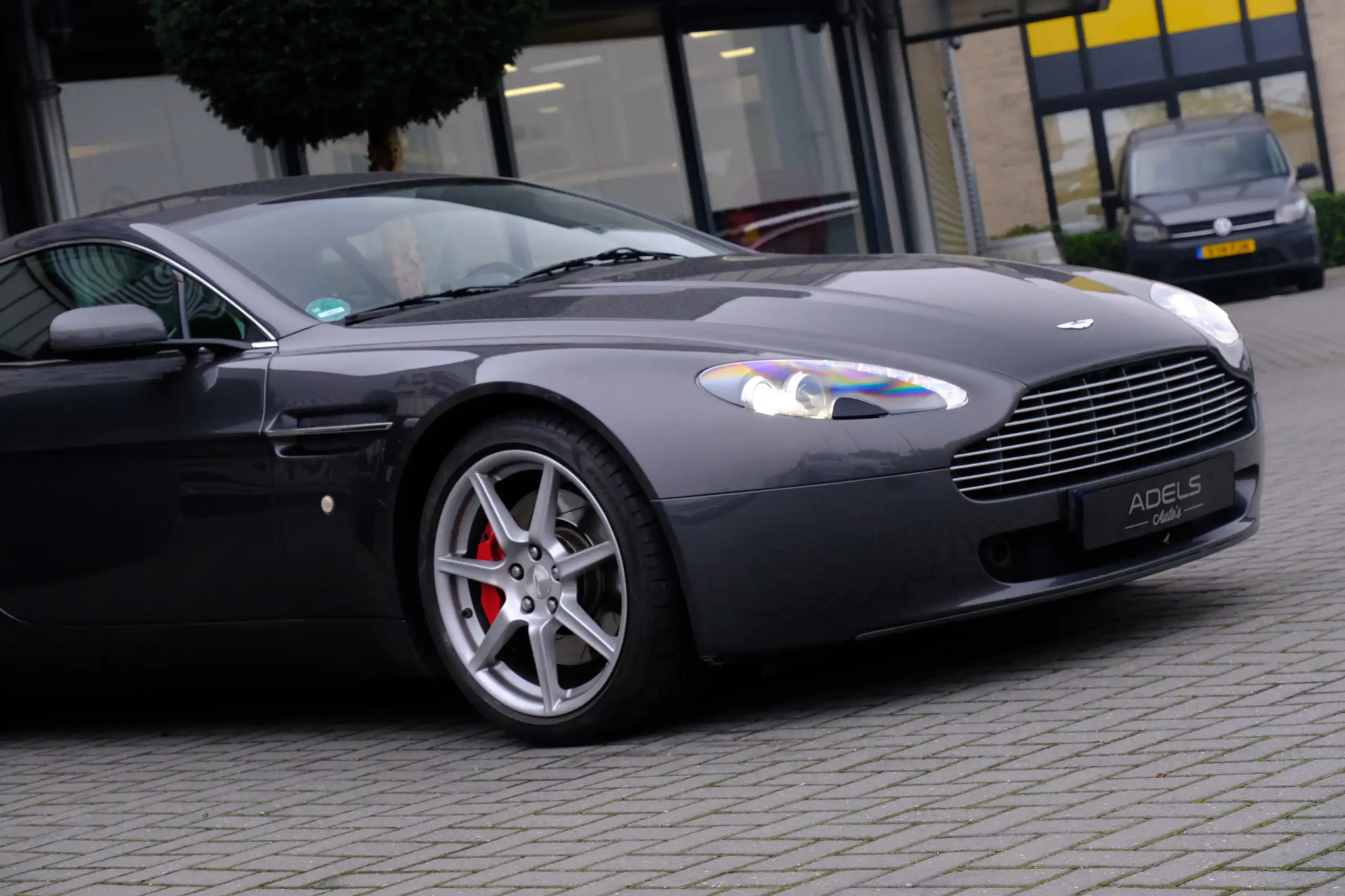 Aston Martin - Vantage