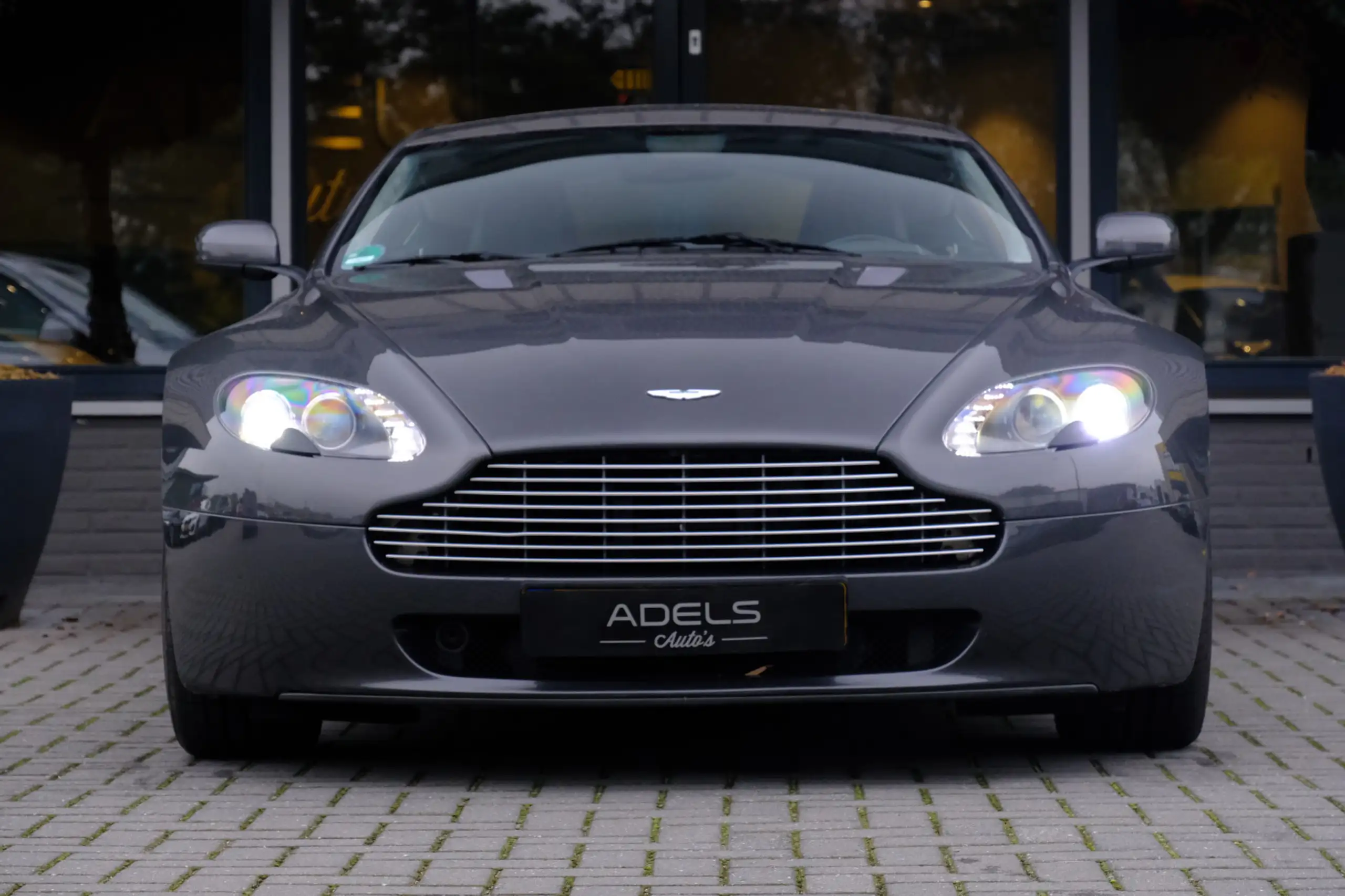 Aston Martin - Vantage