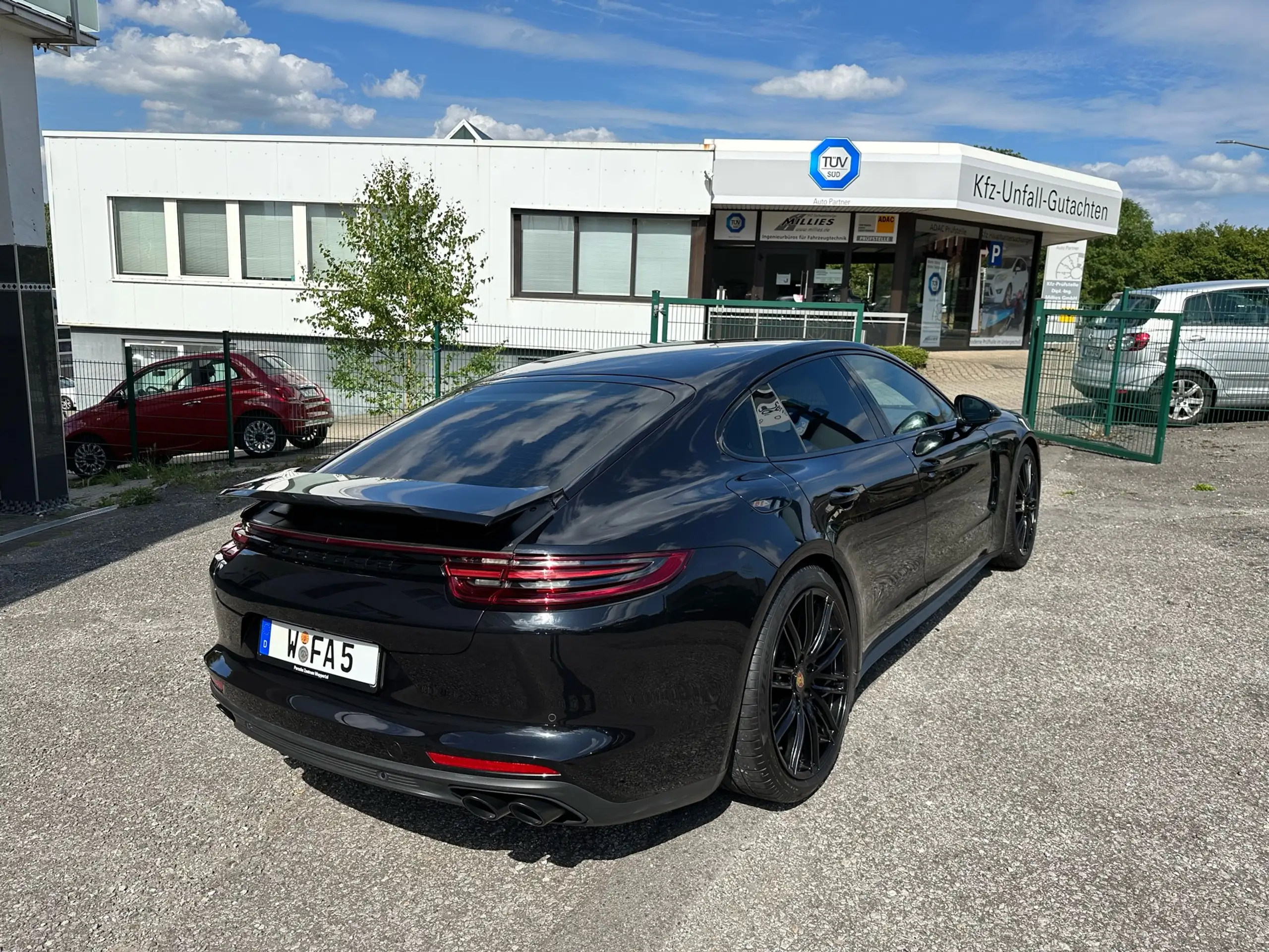 Porsche - Panamera