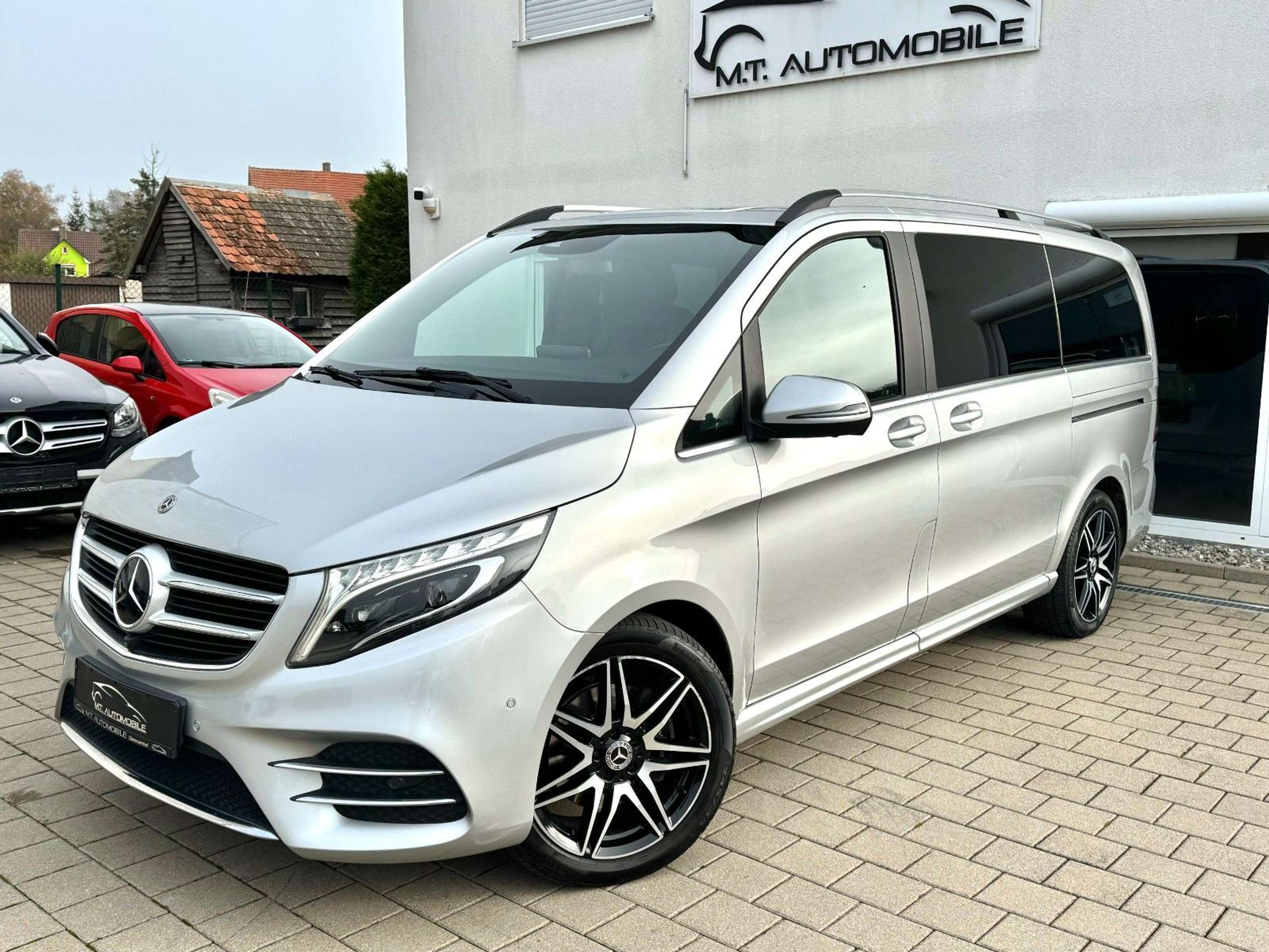 Mercedes-Benz - V 250