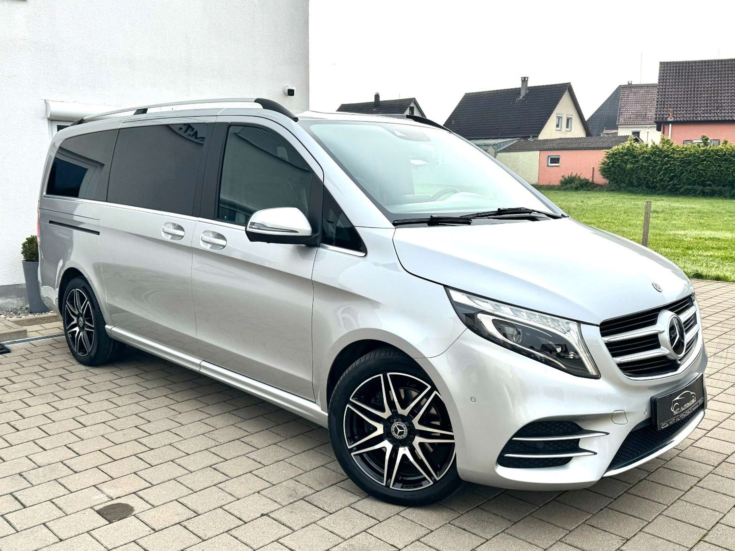 Mercedes-Benz - V 250