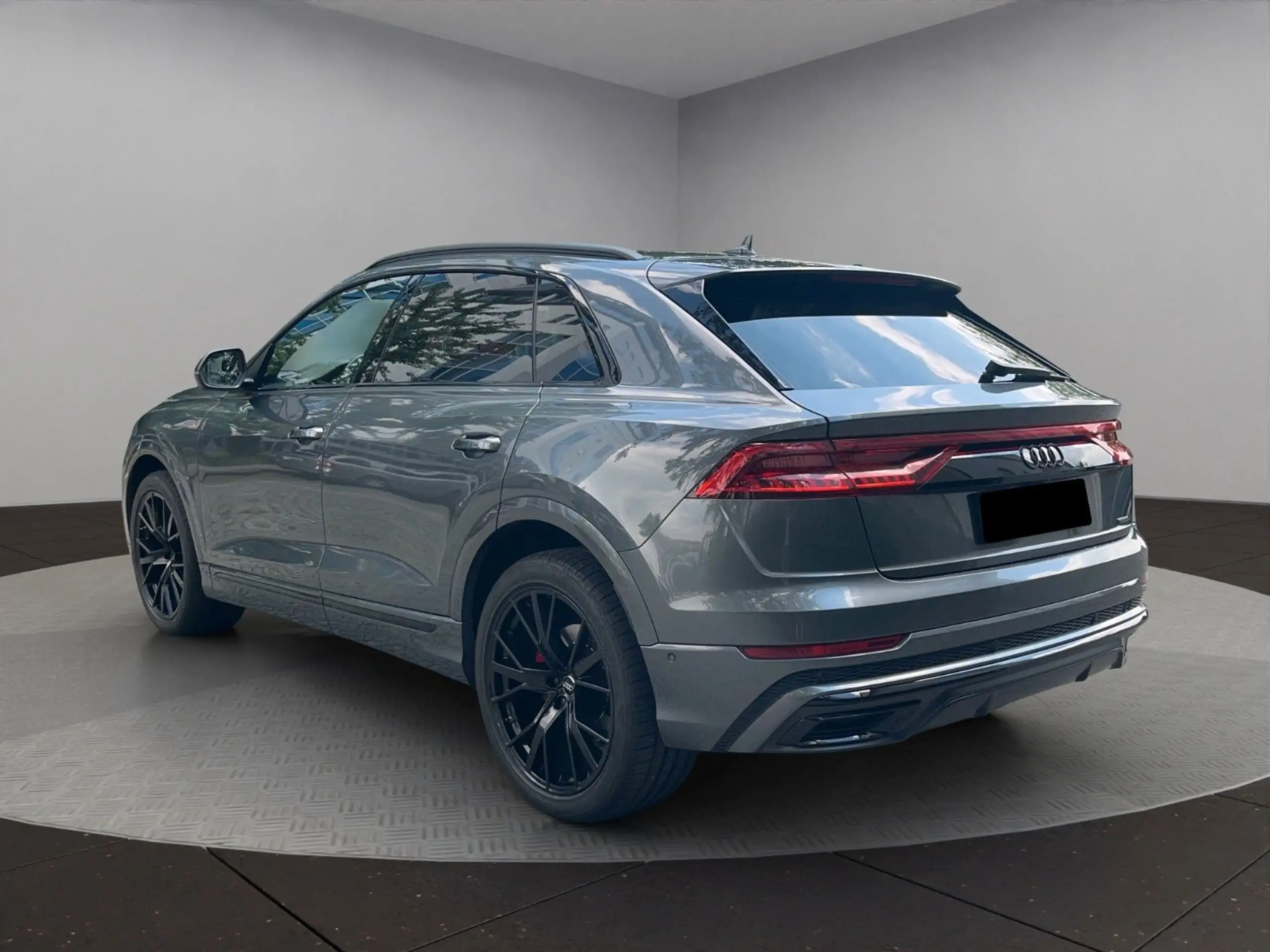 Audi - Q8