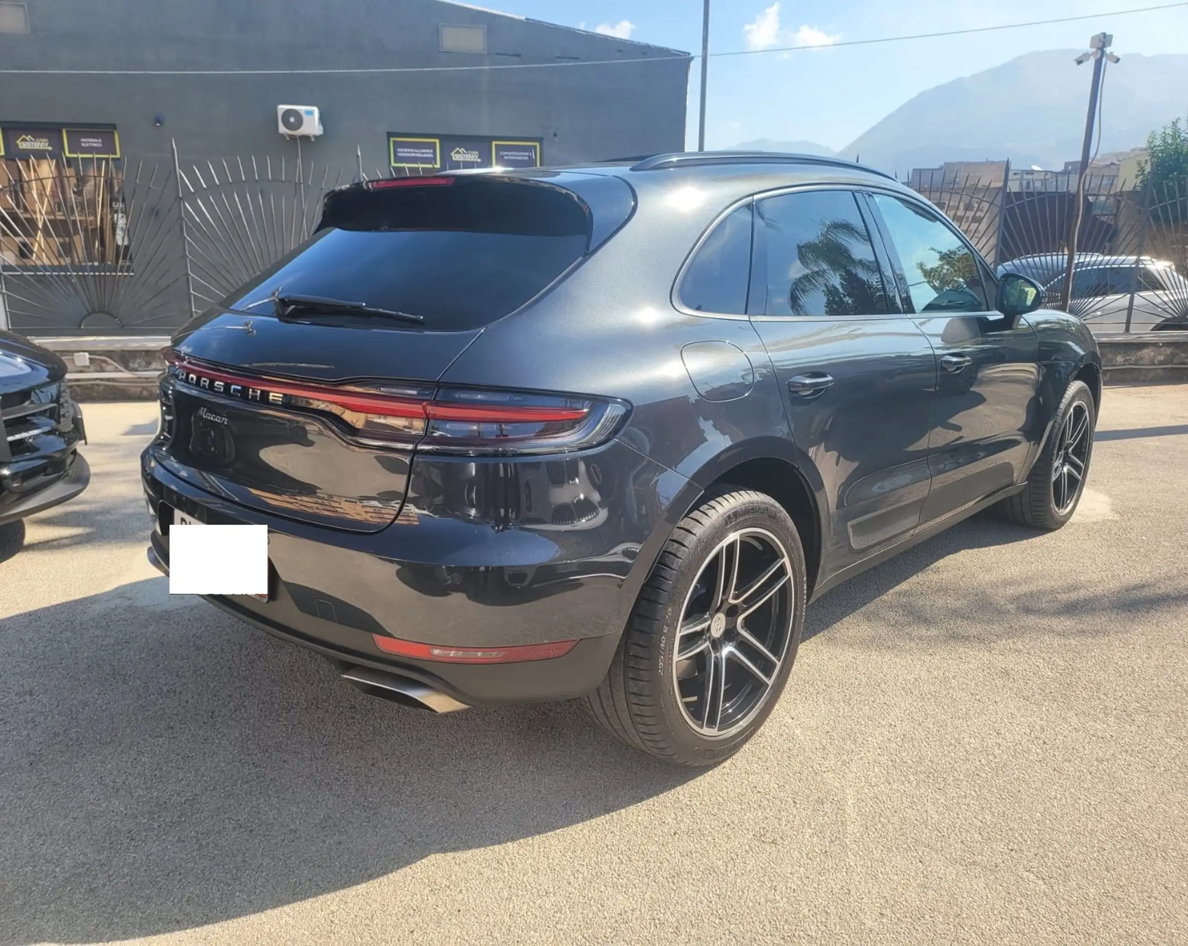 Porsche - Macan