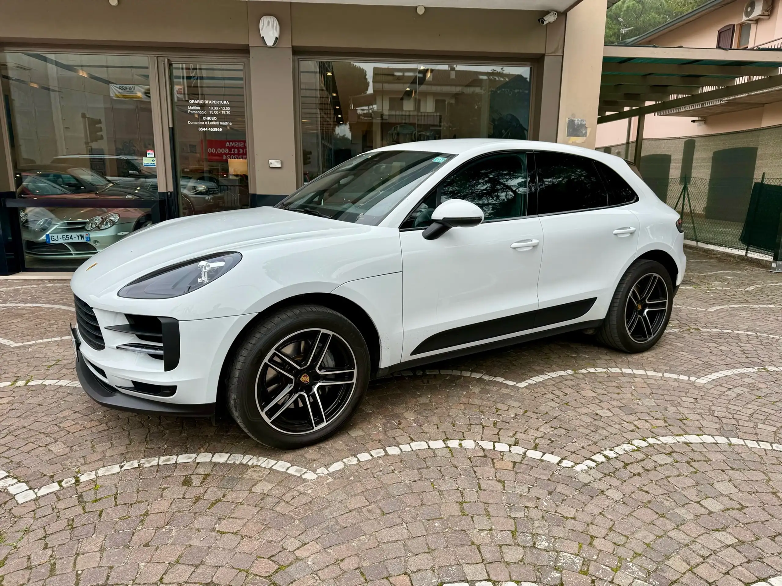 Porsche - Macan