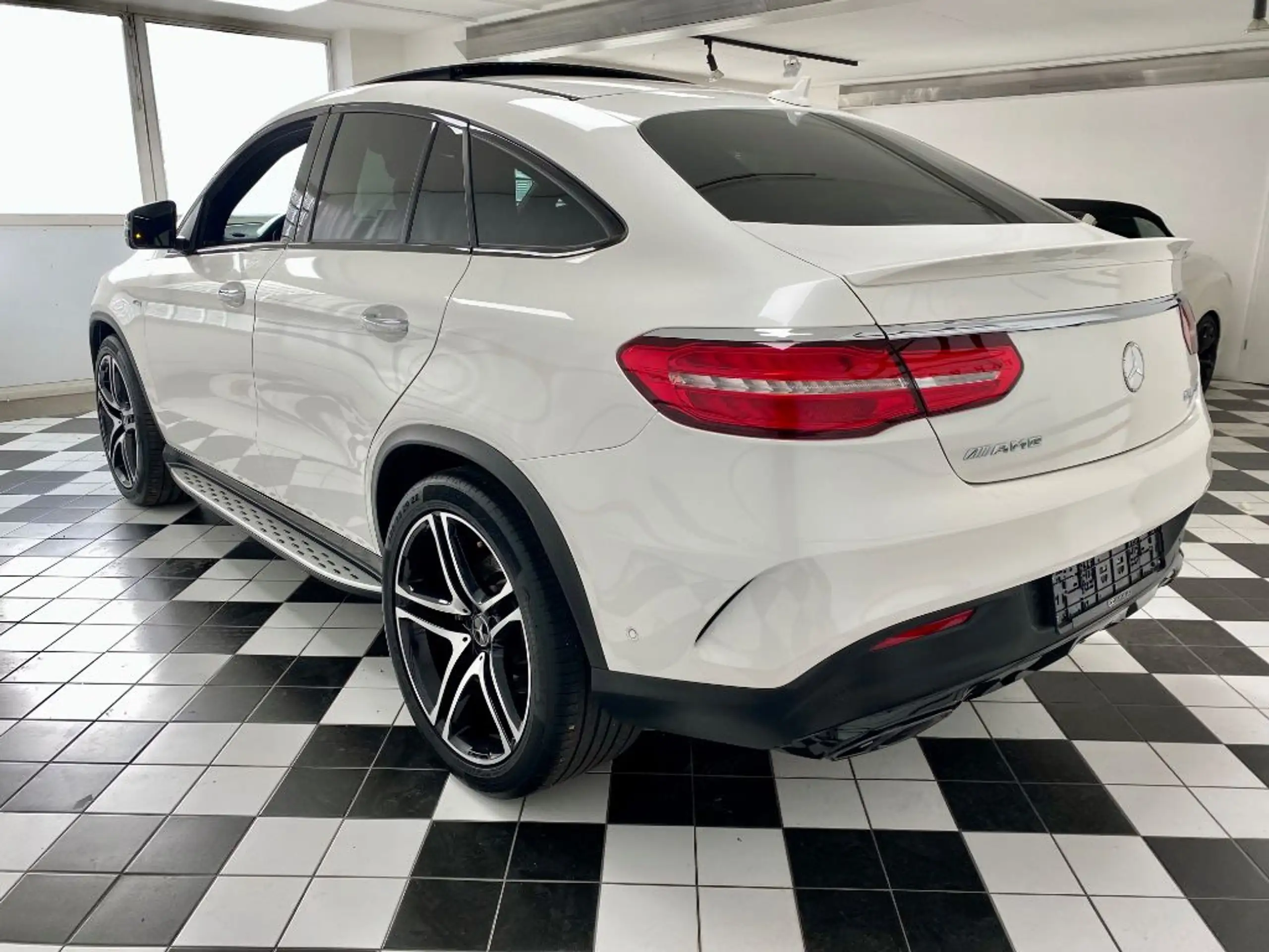 Mercedes-Benz - GLE 43 AMG