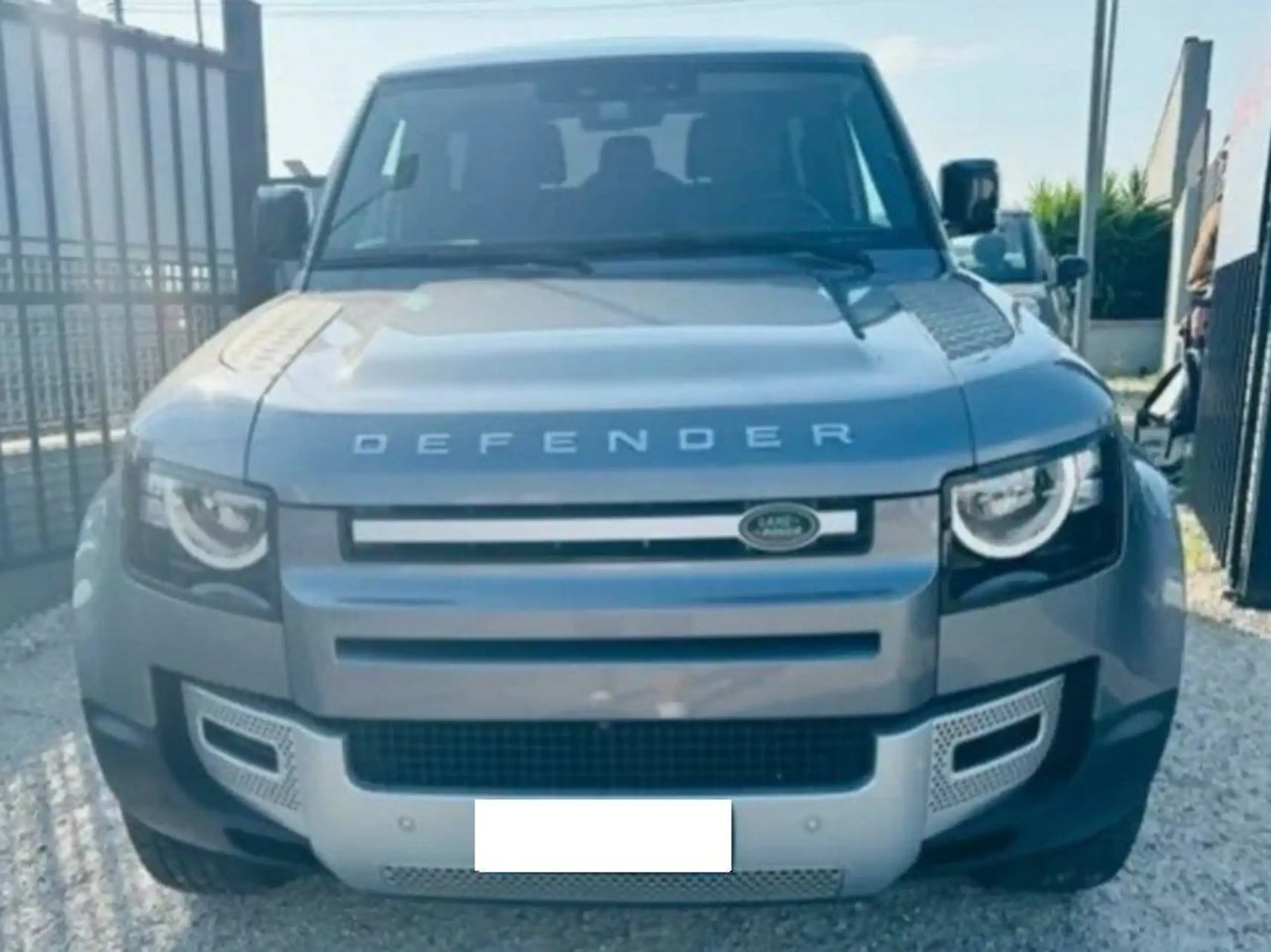 Land Rover - Defender