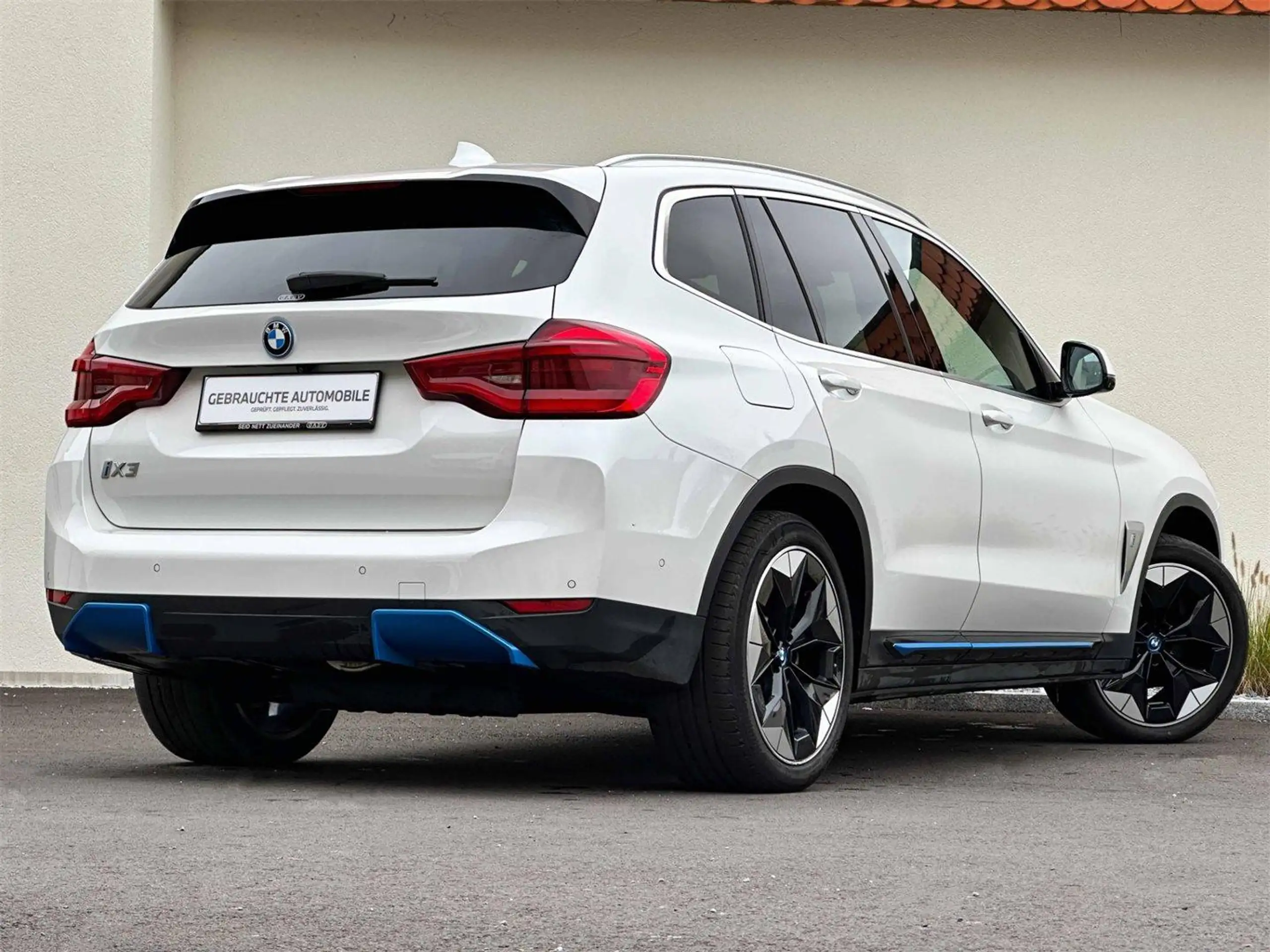 BMW - iX3