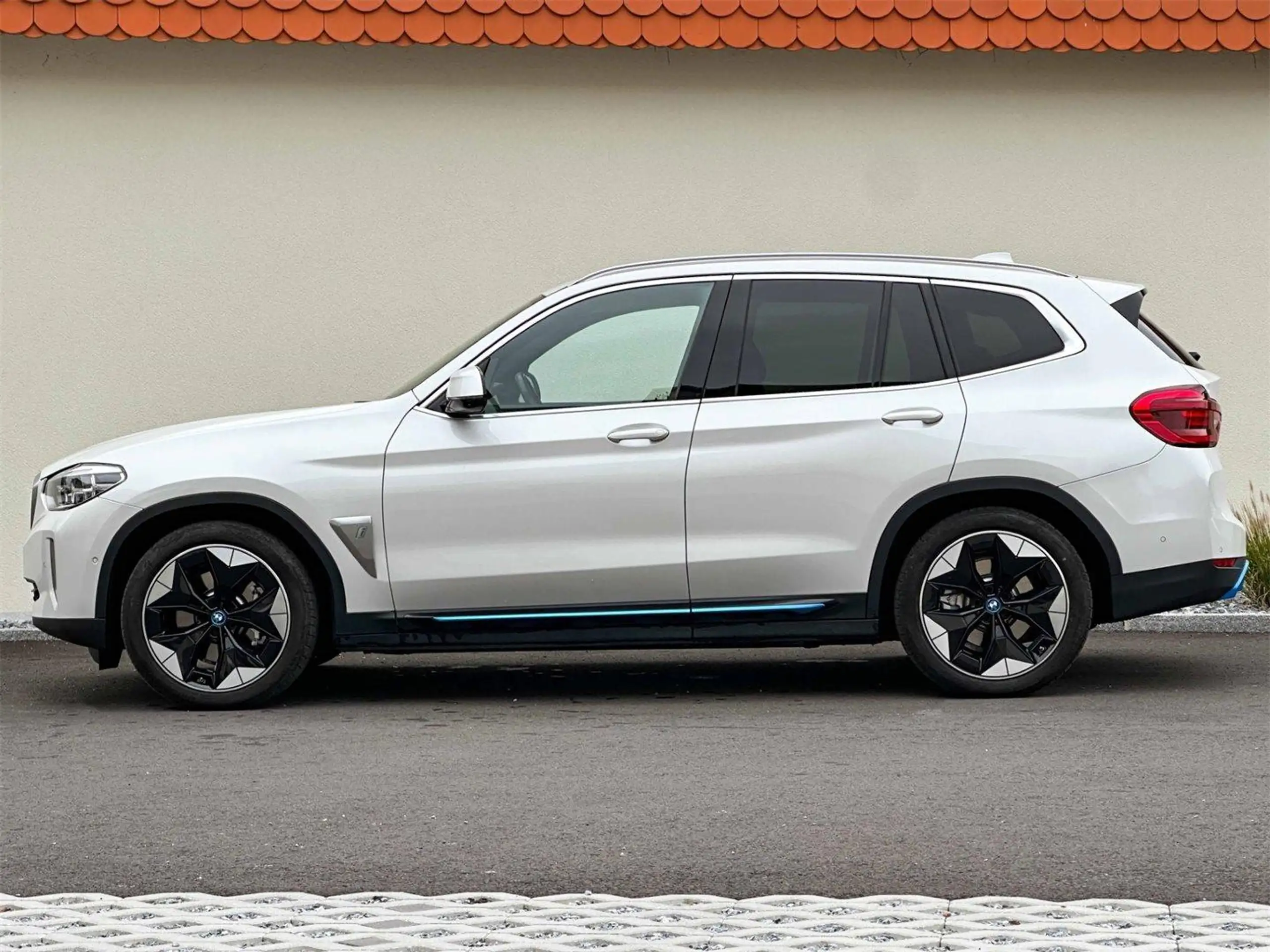 BMW - iX3