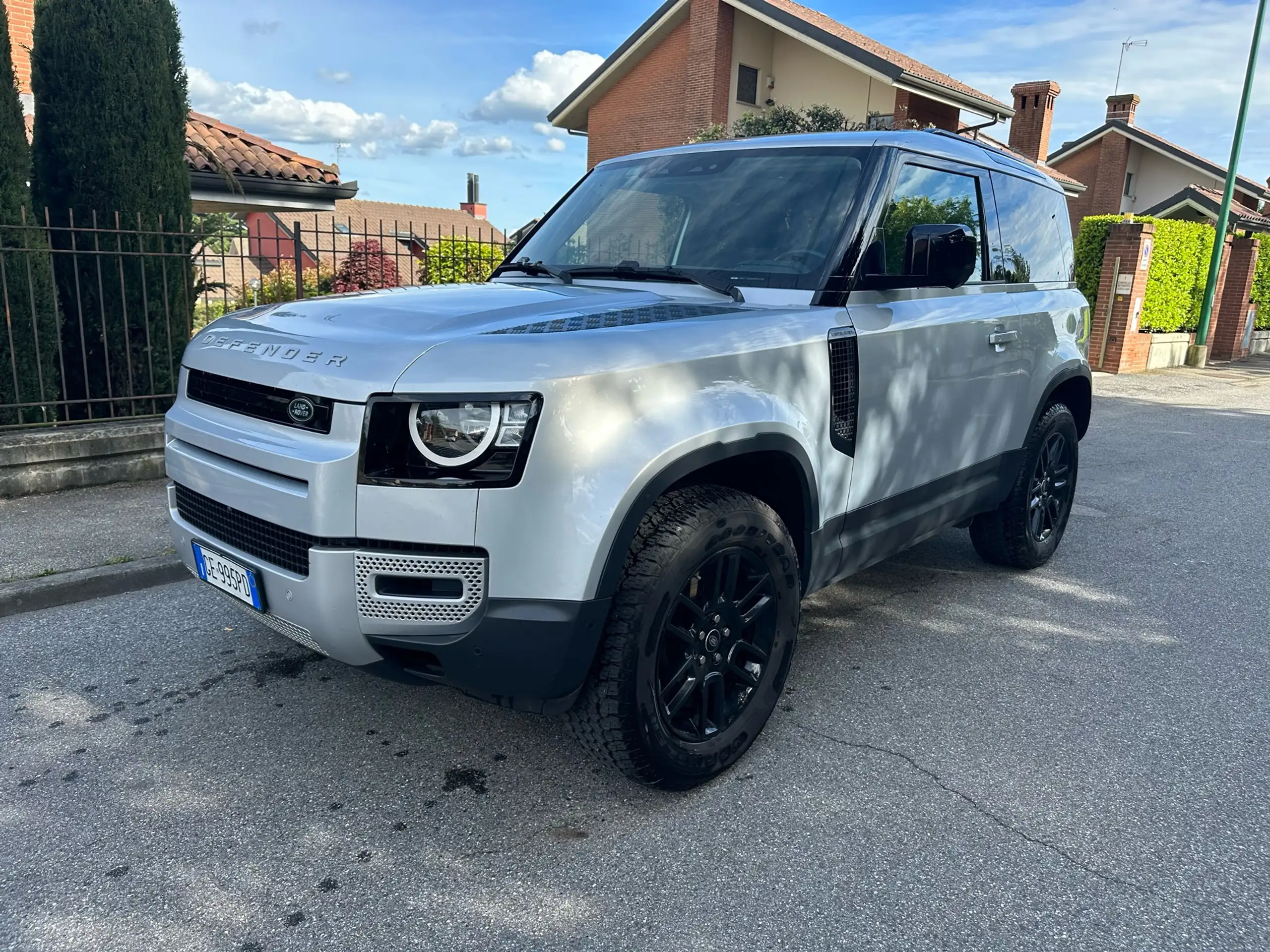 Land Rover - Defender