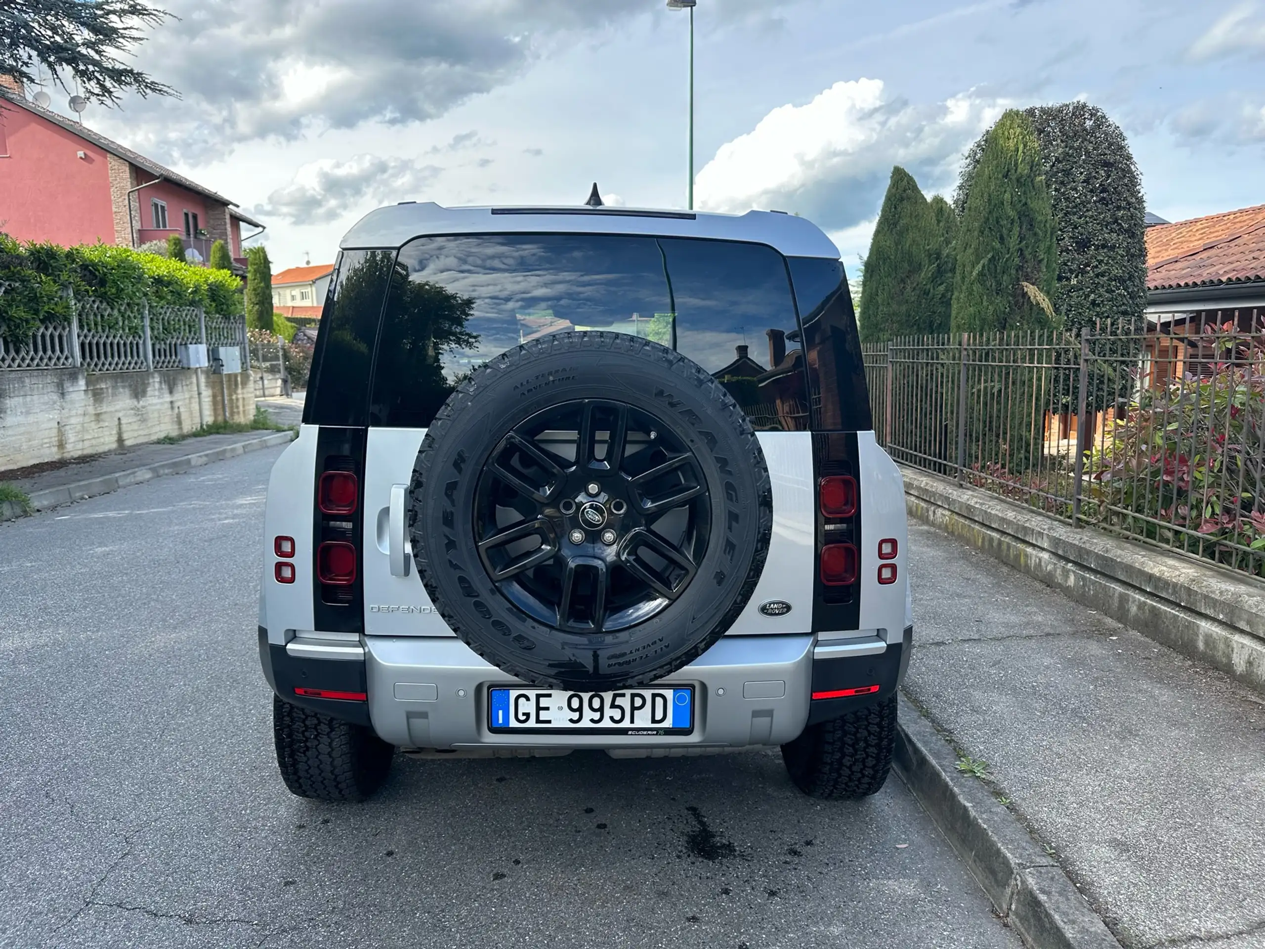 Land Rover - Defender