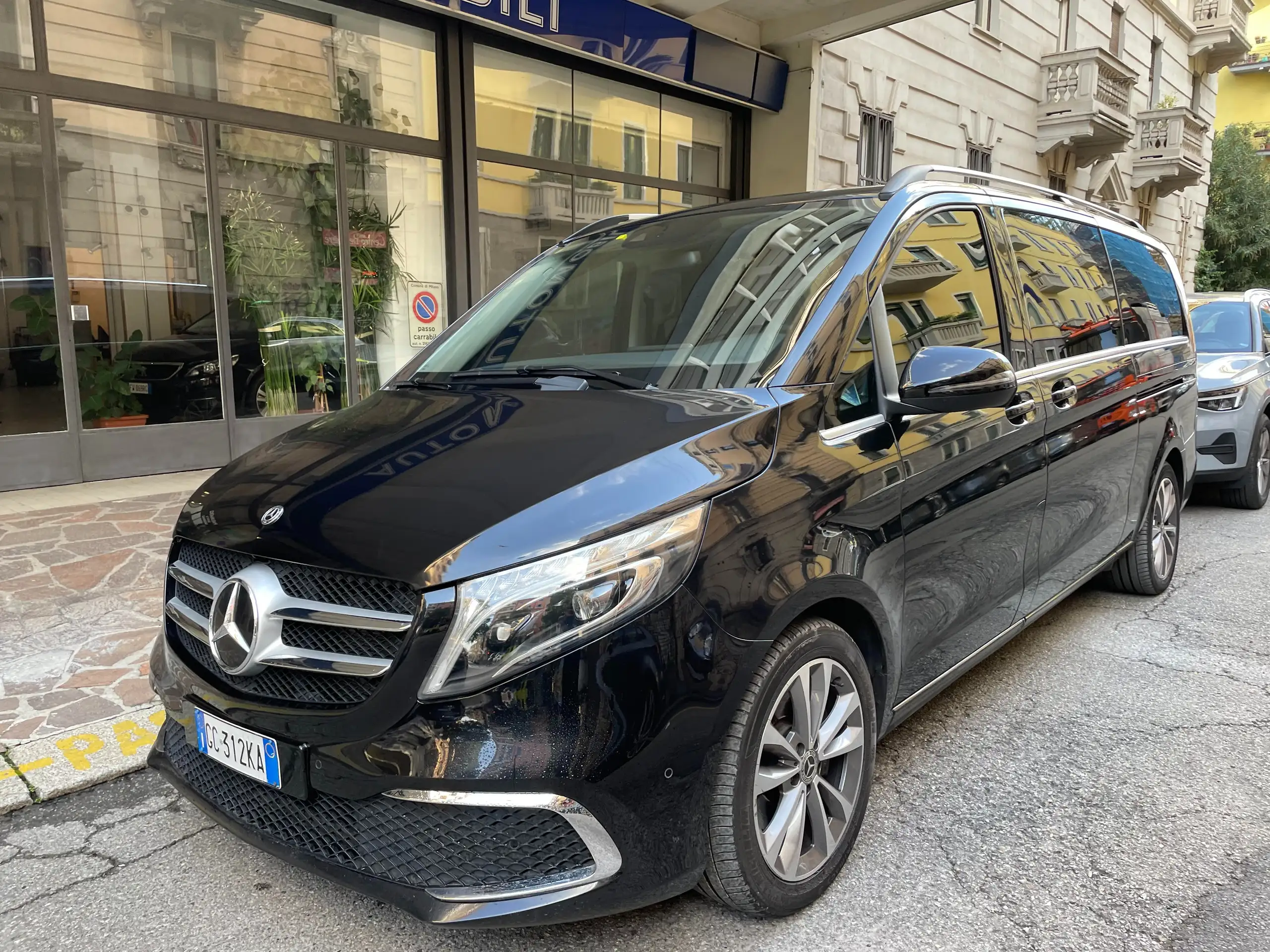 Mercedes-Benz - V 250