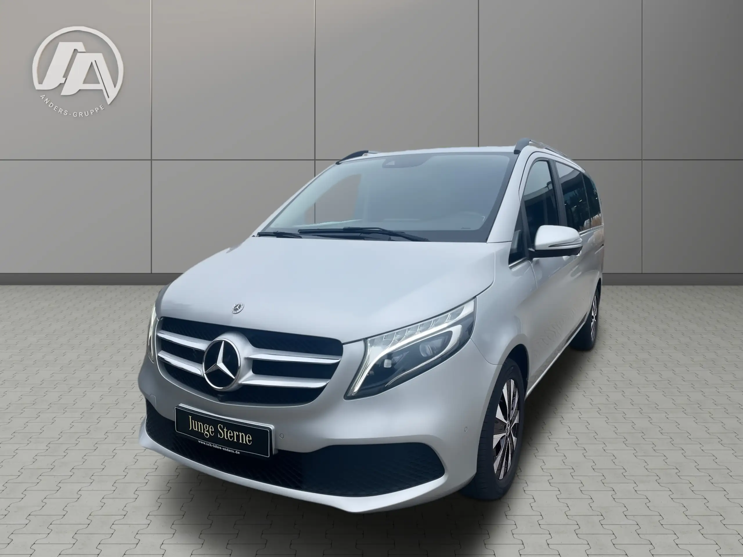 Mercedes-Benz - V 250