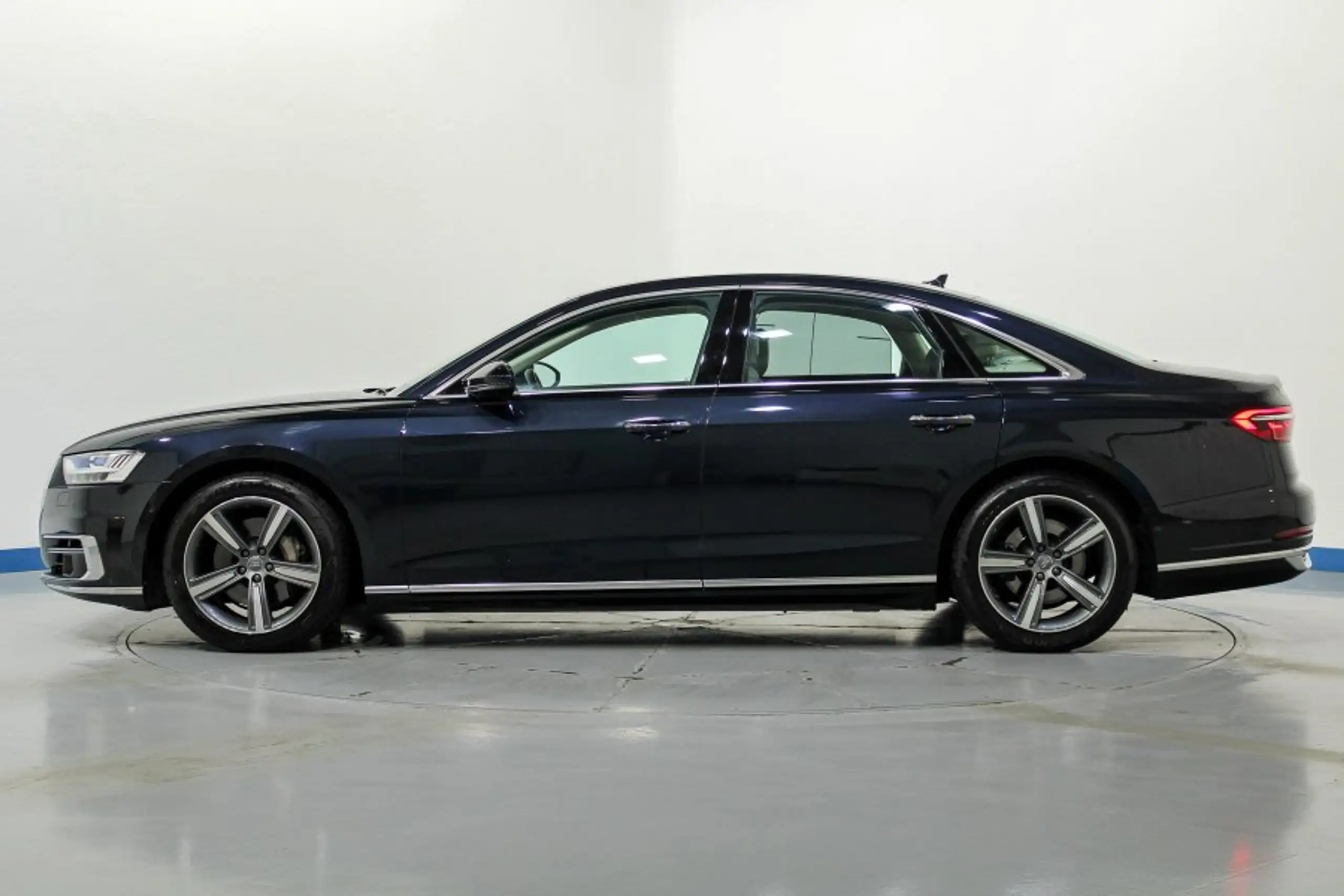 Audi - A8