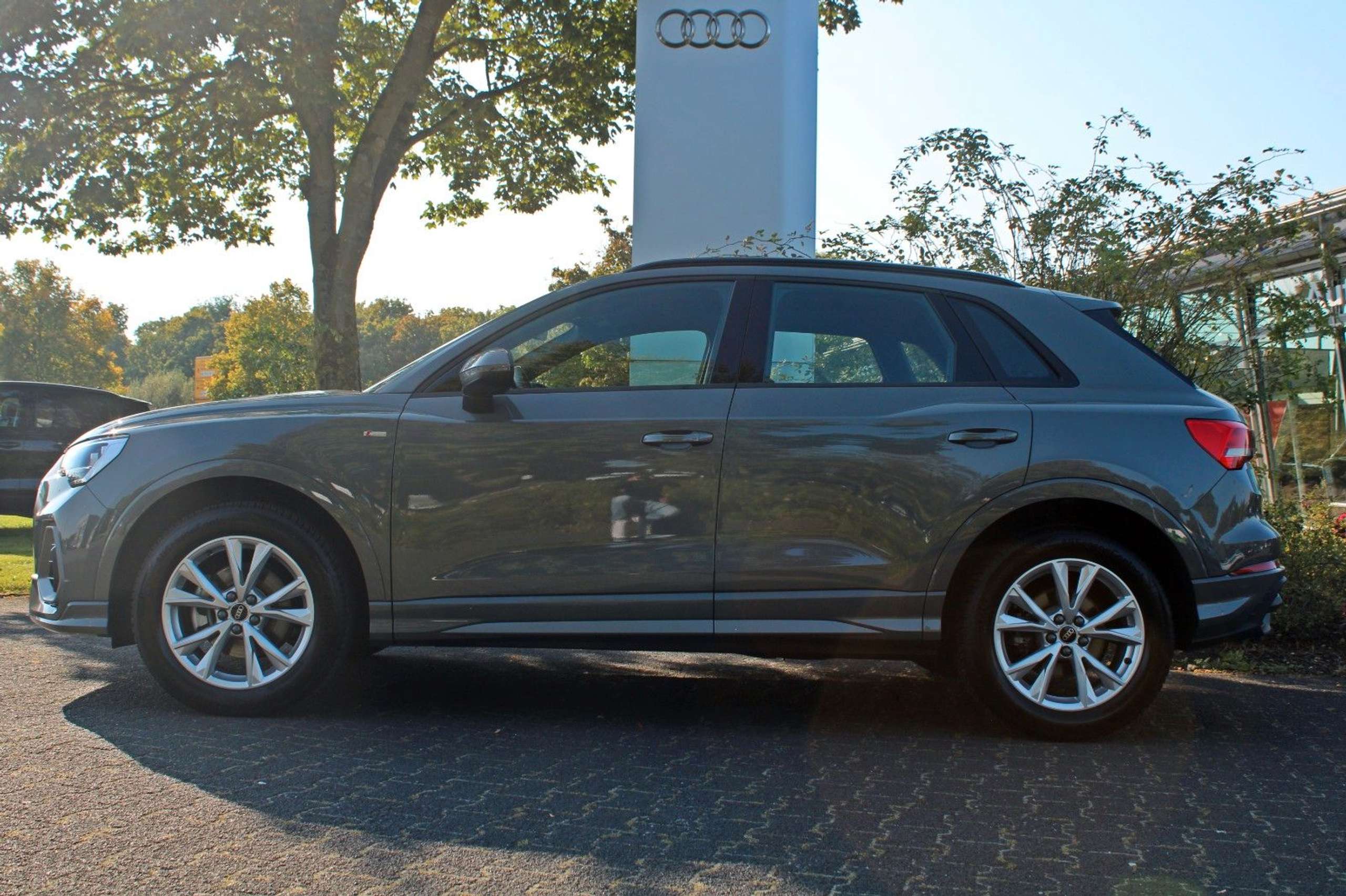 Audi - Q3