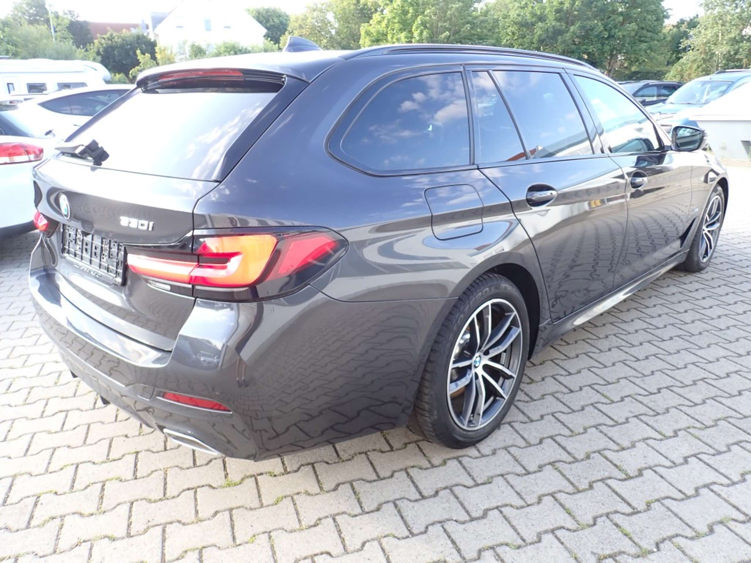 BMW - 530