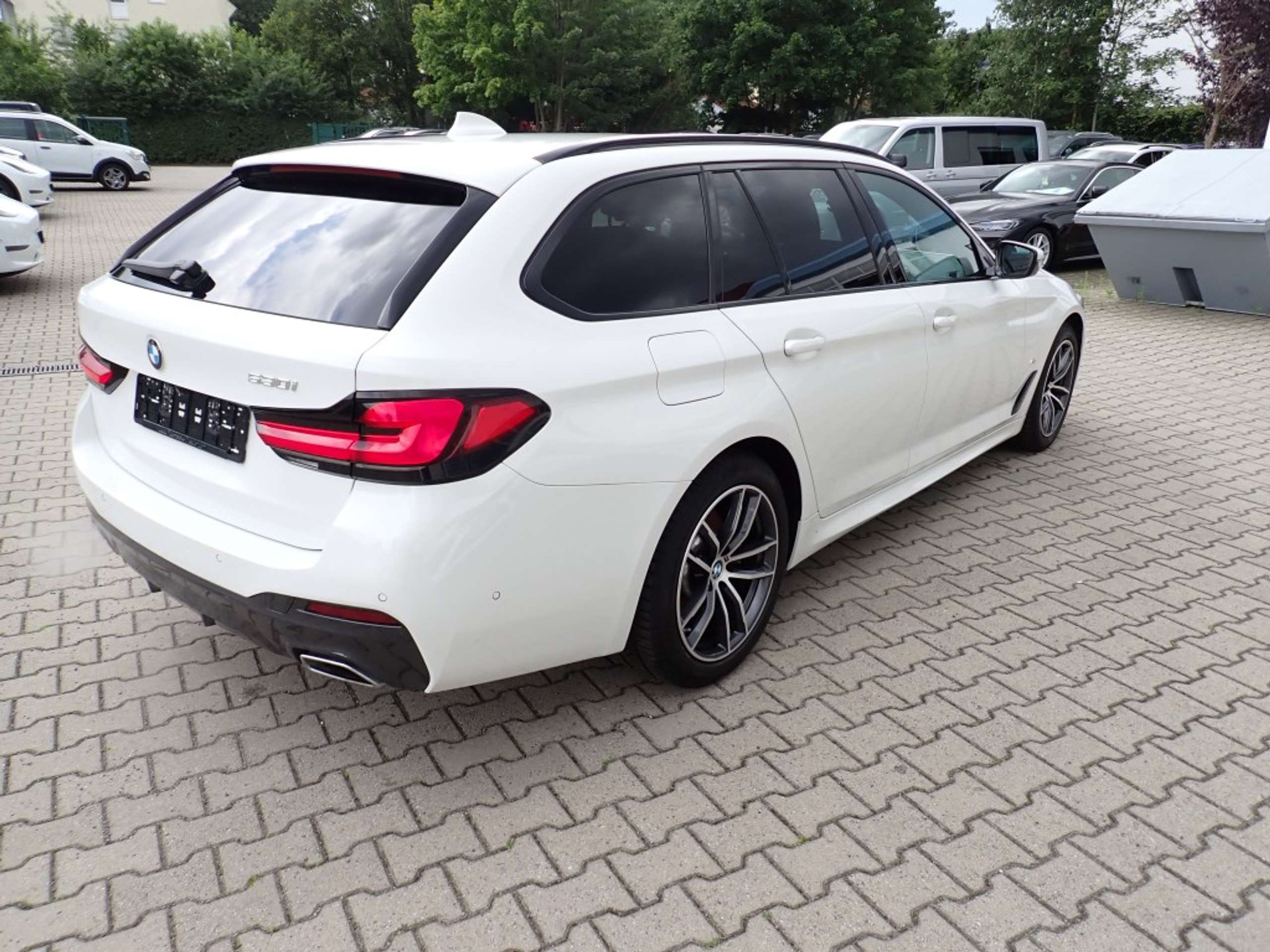 BMW - 530