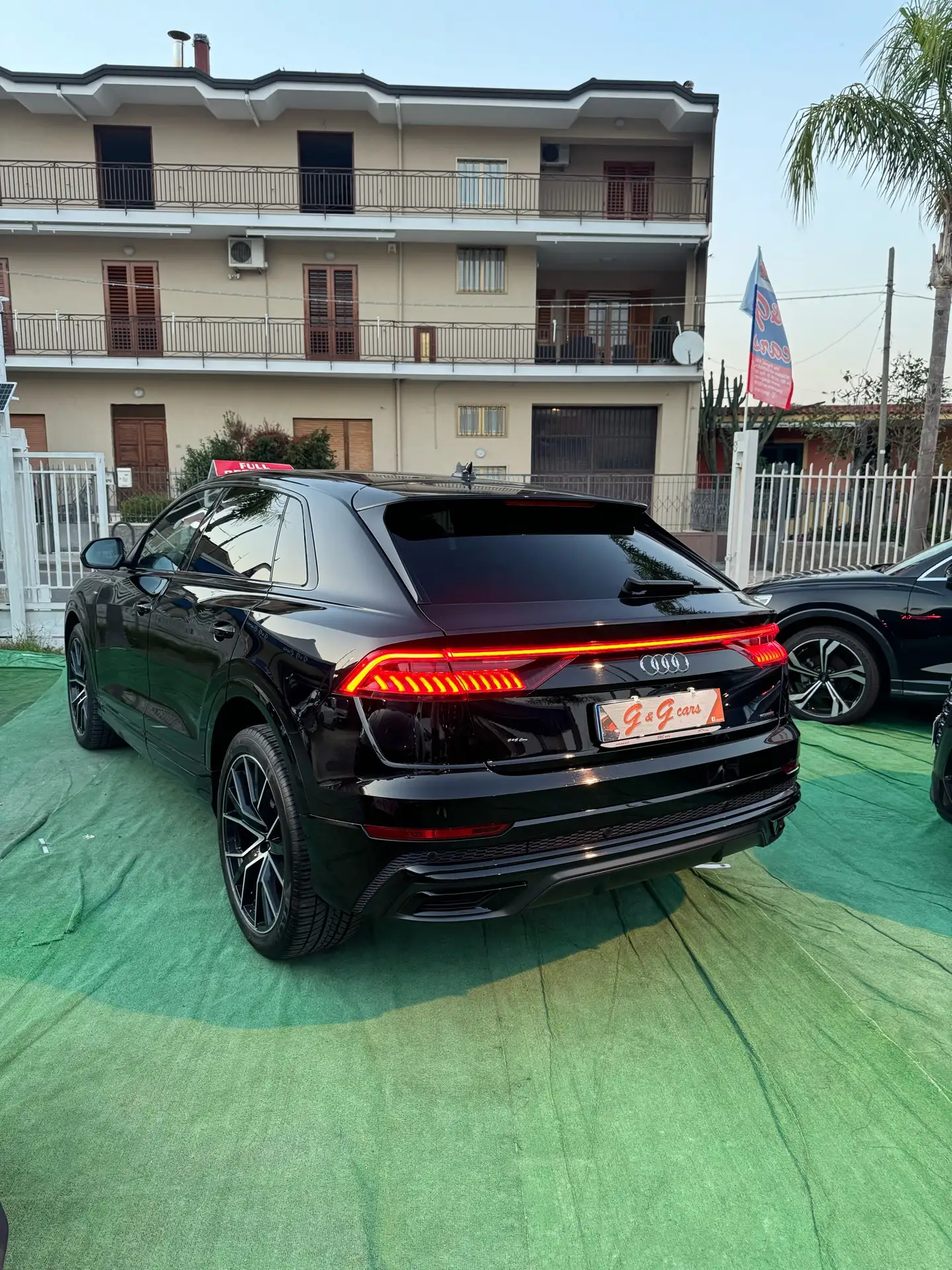 Audi - Q8