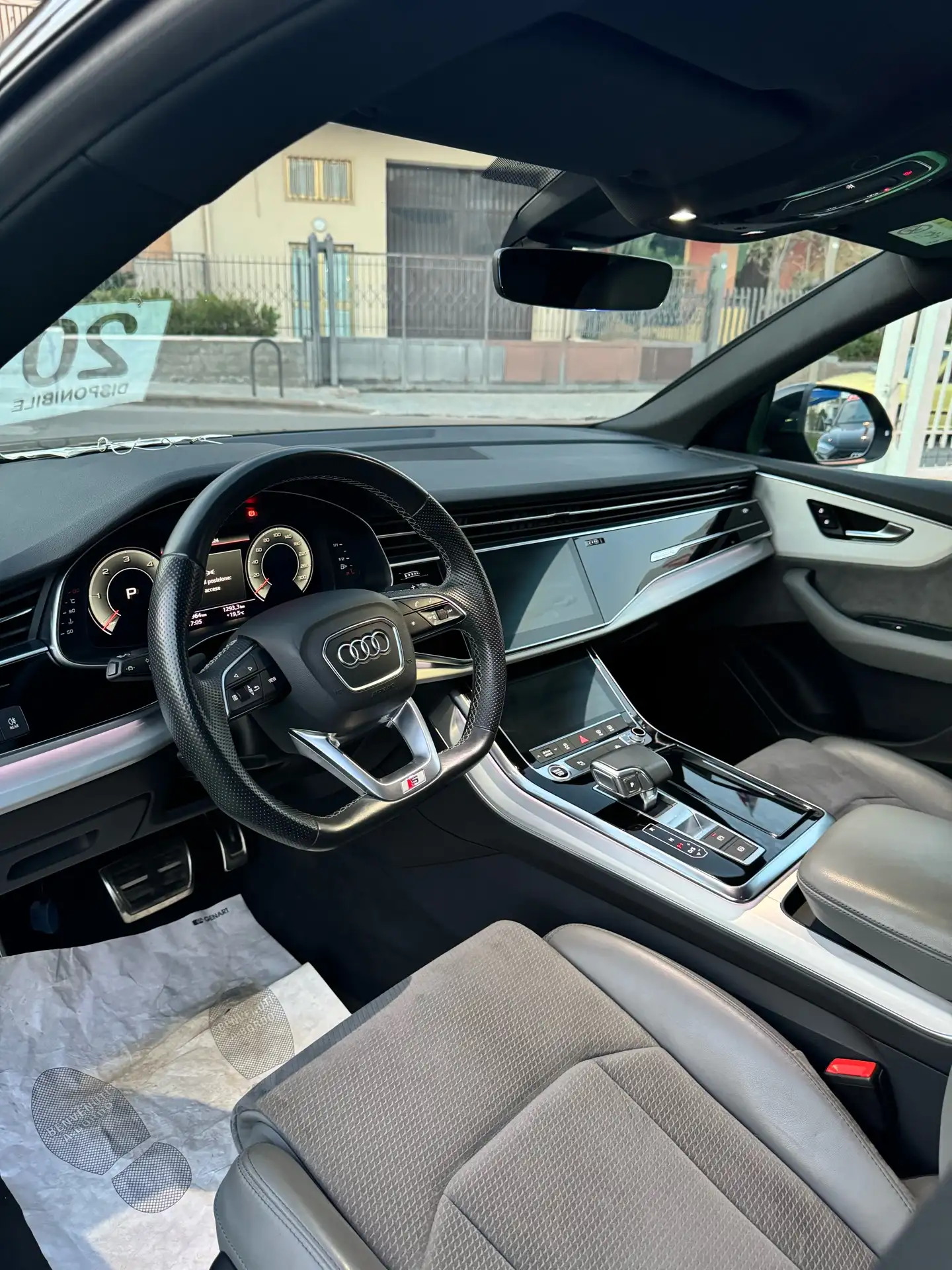 Audi - Q8