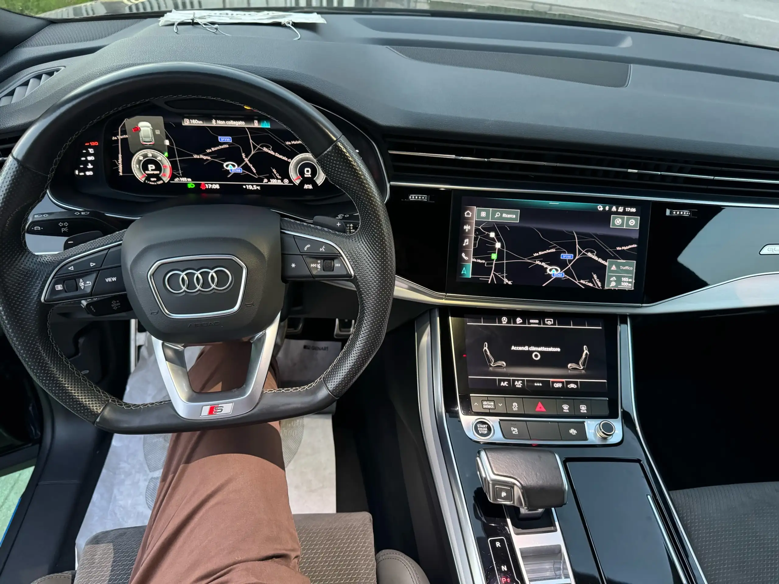 Audi - Q8