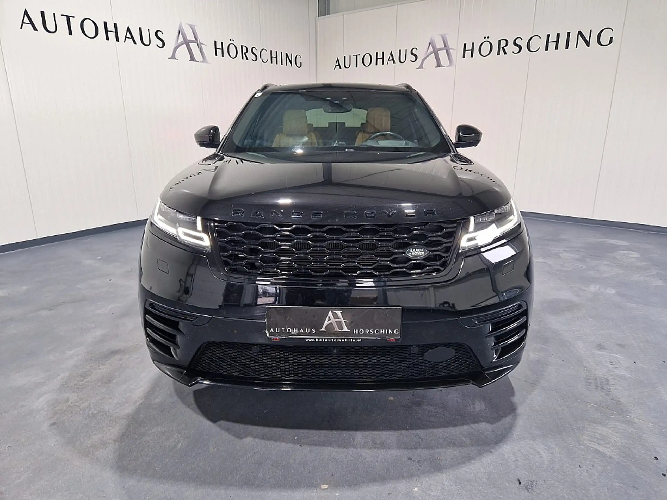 Land Rover - Range Rover Velar