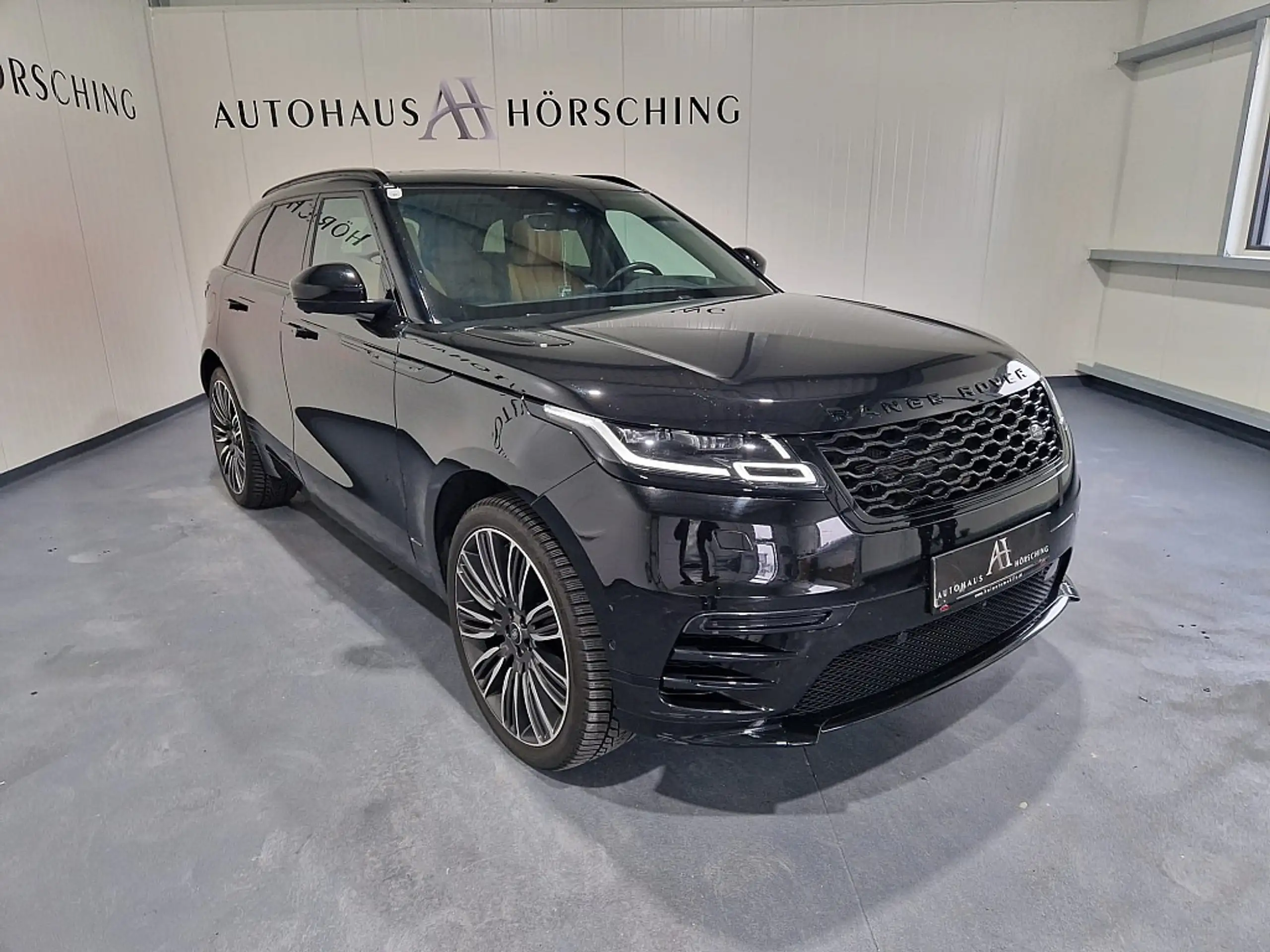 Land Rover - Range Rover Velar