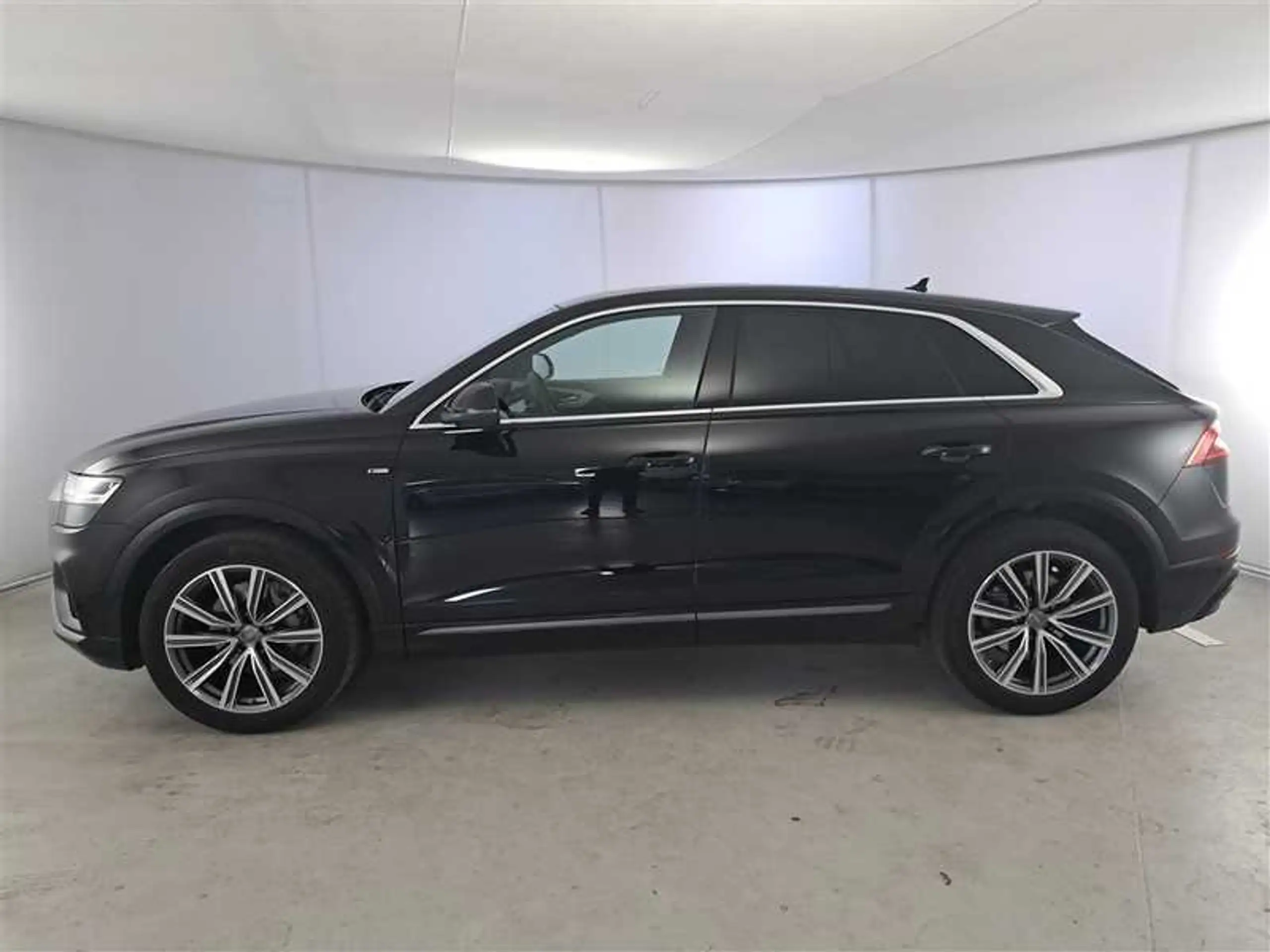 Audi - Q8