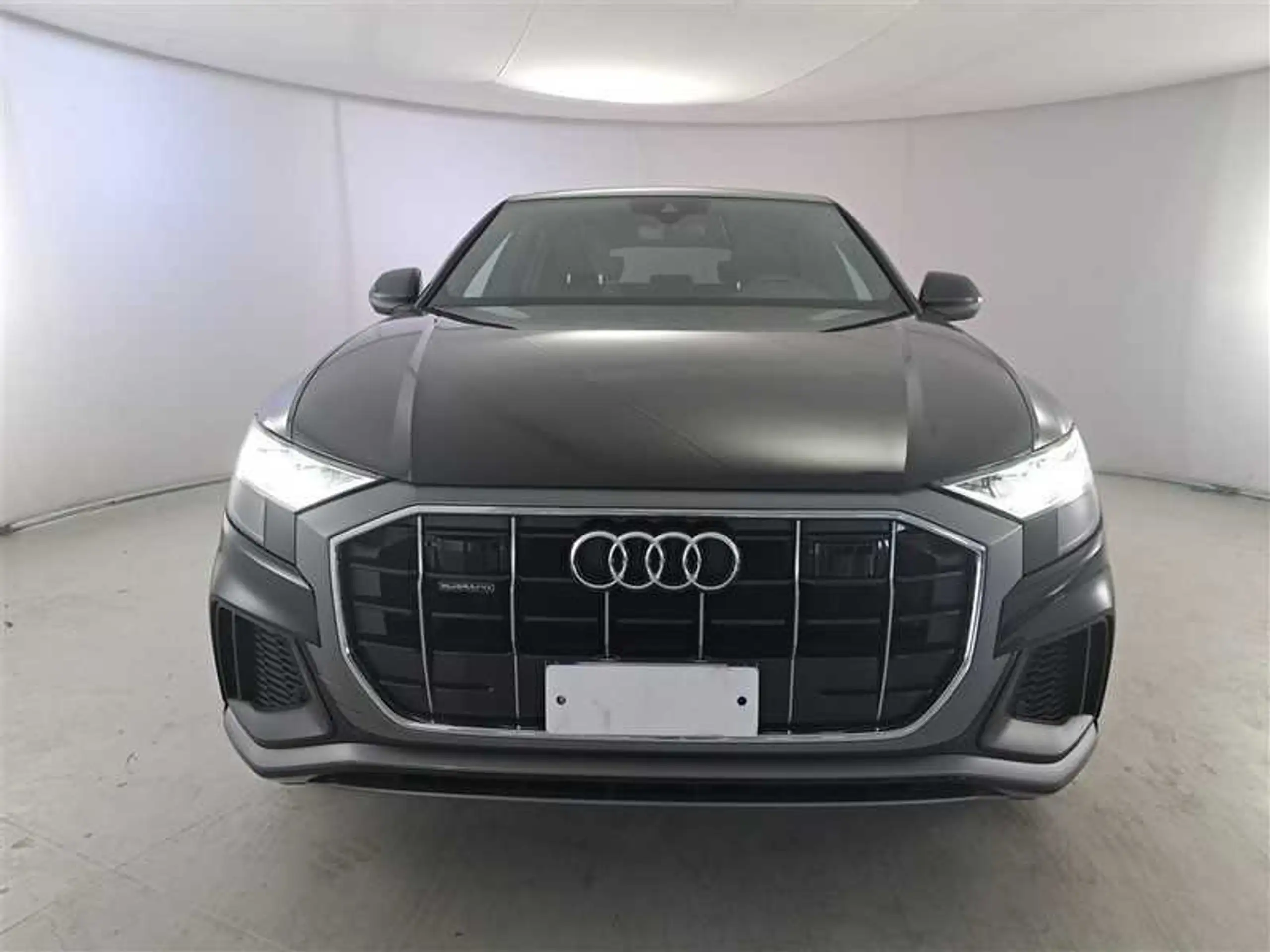 Audi - Q8