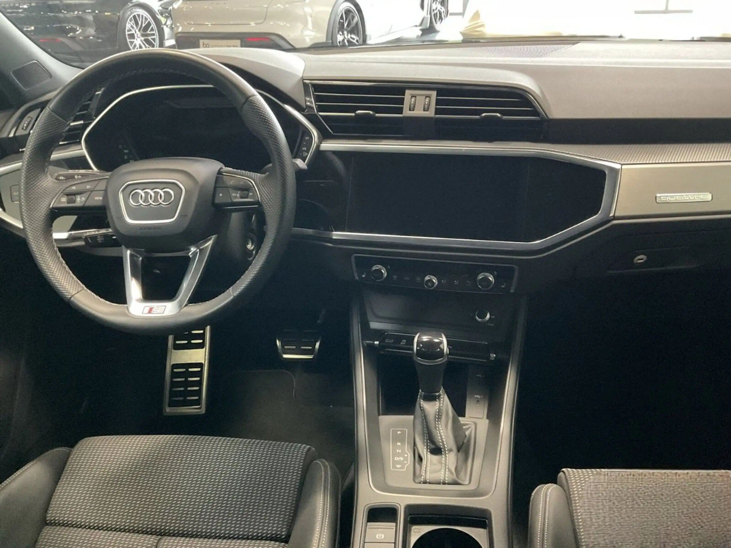 Audi - Q3